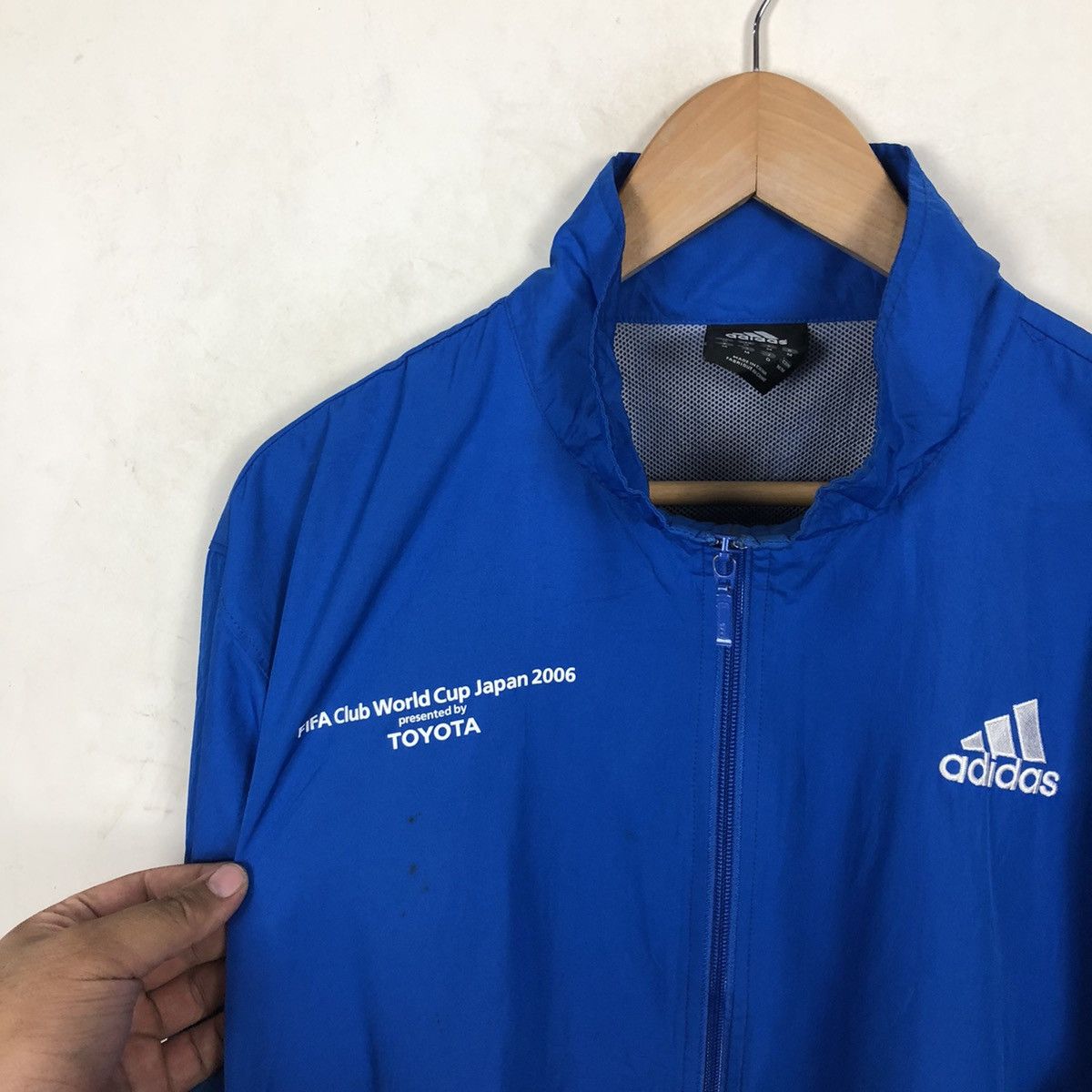 Adidas VINTAGE 06' FIFA WORLD CUP JAPAN ADIDAS TOYOTA BIG LOGO Size US M / EU 48-50 / 2 - 6 Thumbnail