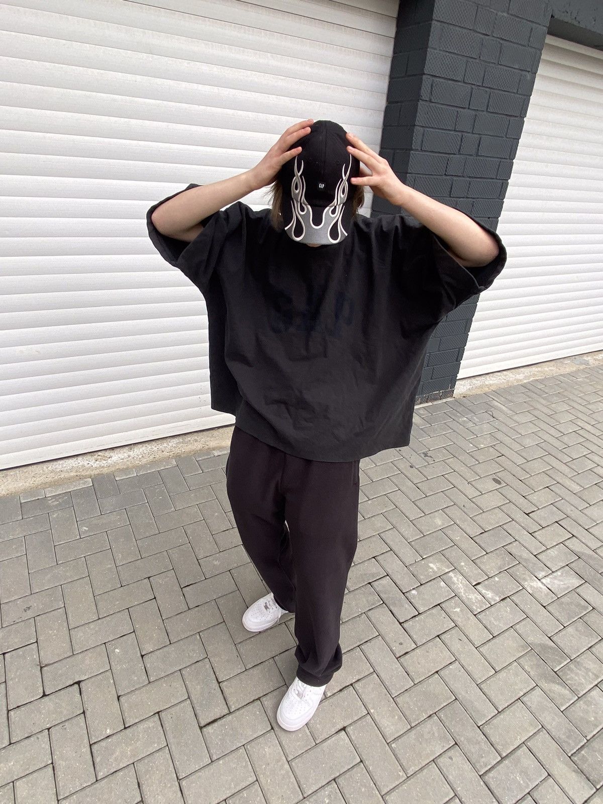 Gap × Yeezy Yeezy Gap Dove No Seam Tee by Balenciaga Size US L / EU 52-54 / 3 - 2 Thumbnail