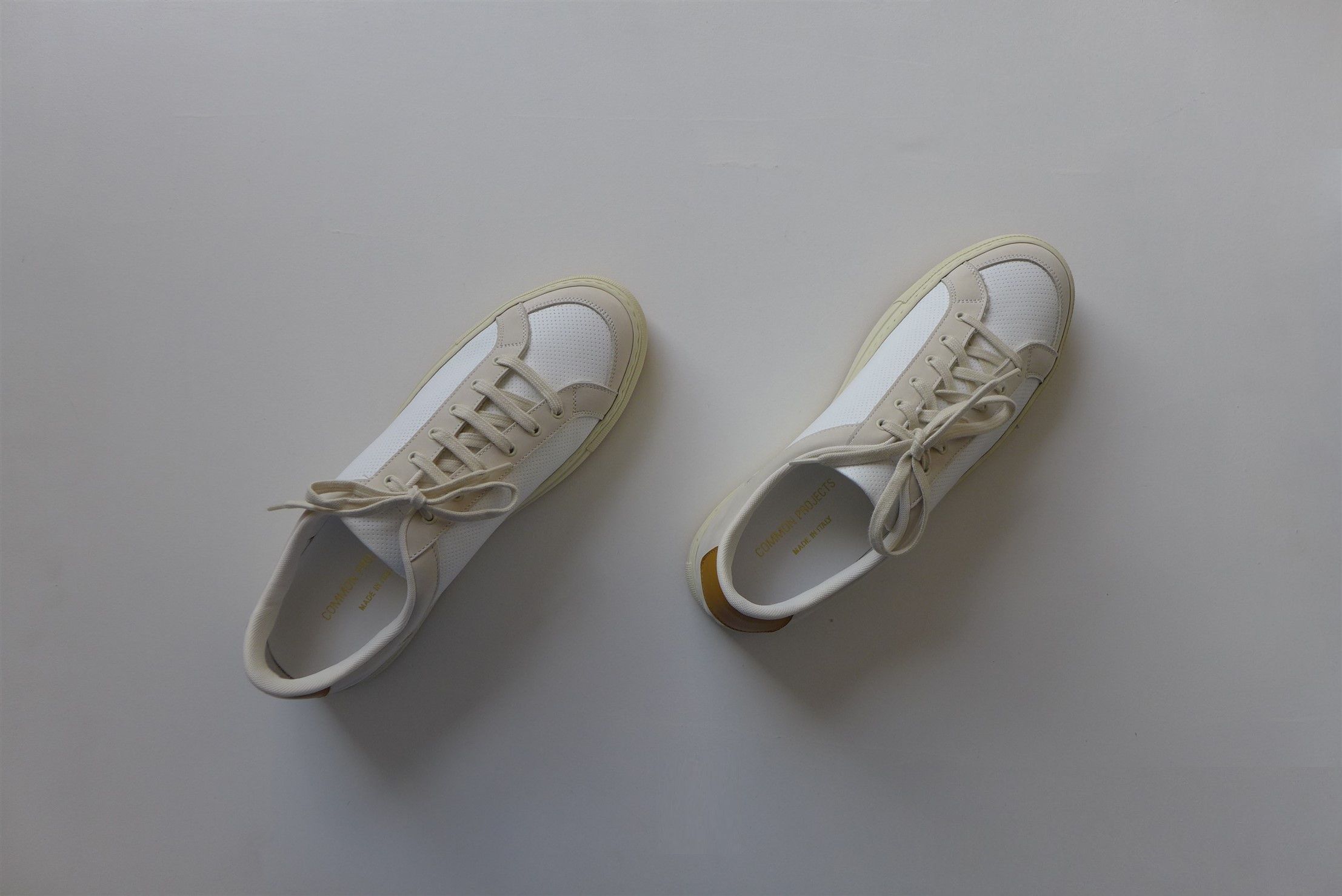 Common Projects Common Projects Retro 70s Sneakers - White Yellow Size US 8 / EU 41 - 2 Thumbnail