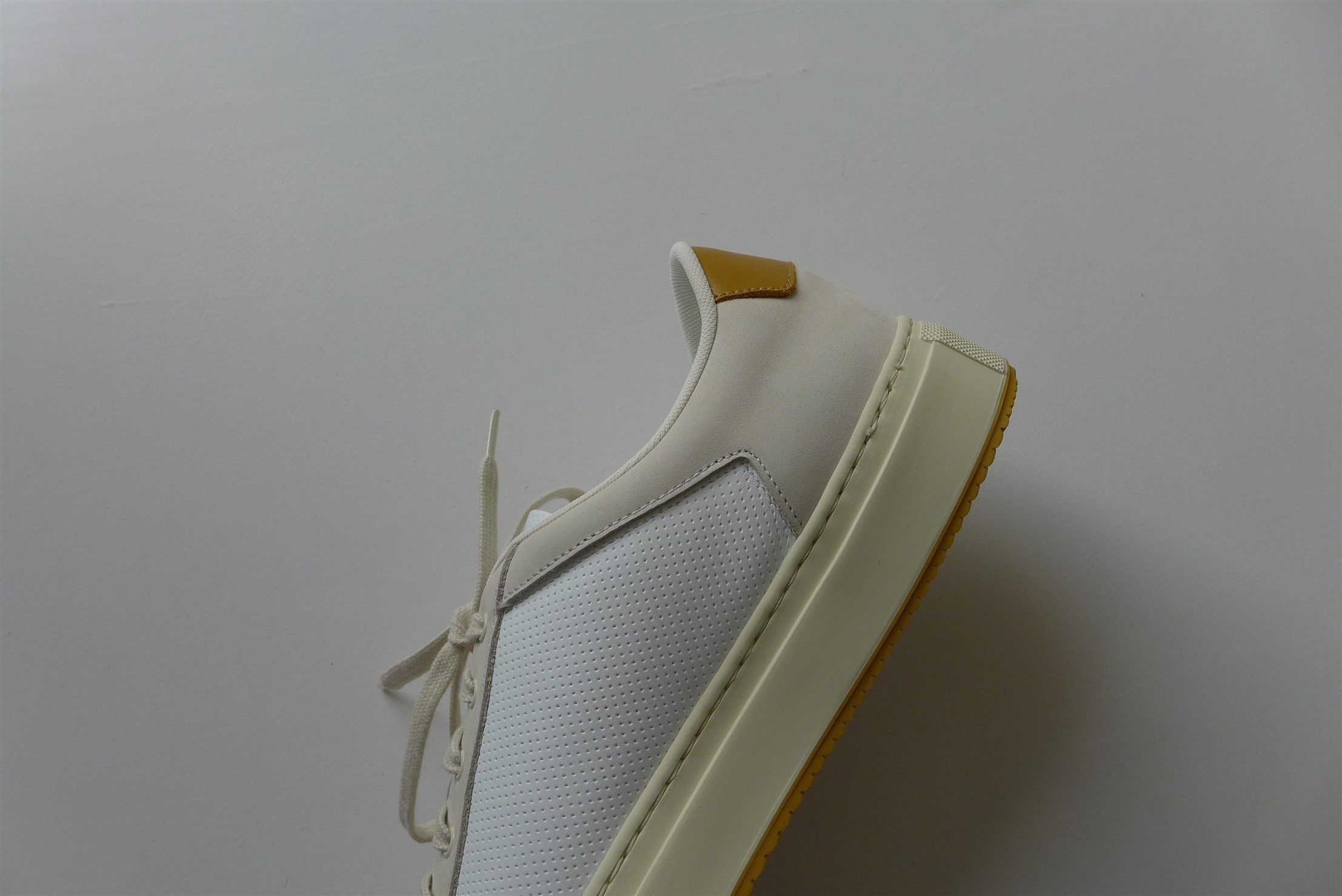 Common Projects Common Projects Retro 70s Sneakers - White Yellow Size US 8 / EU 41 - 8 Thumbnail
