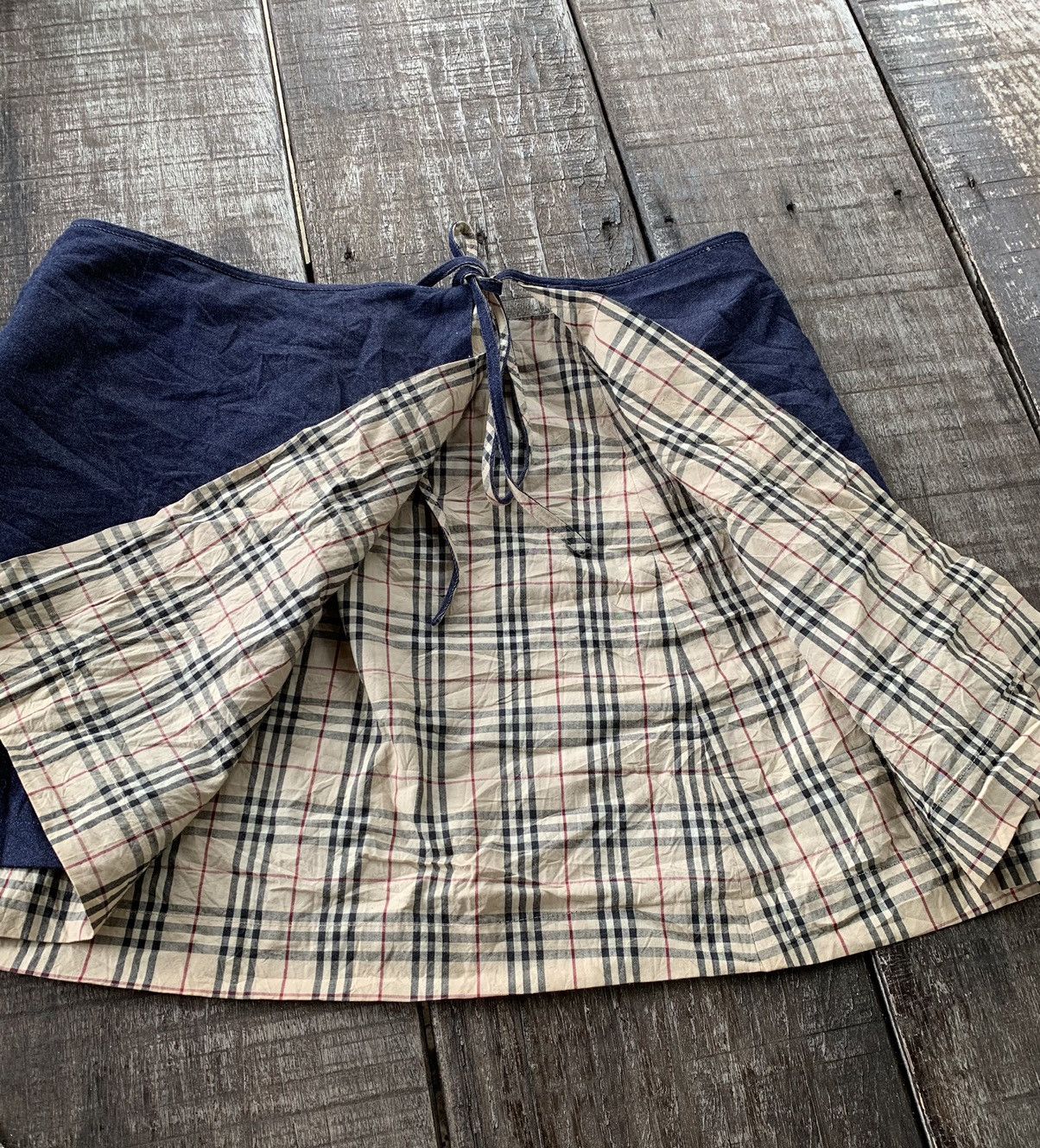 Burberry Burberry mini skirt nice design Size 30" / US 8 / IT 44 - 8 Thumbnail