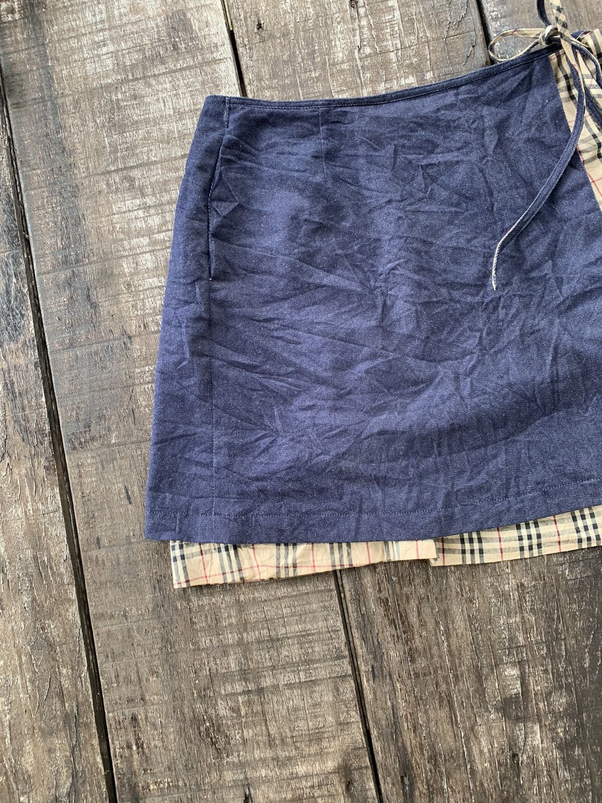 Burberry Burberry mini skirt nice design Size 30" / US 8 / IT 44 - 4 Thumbnail