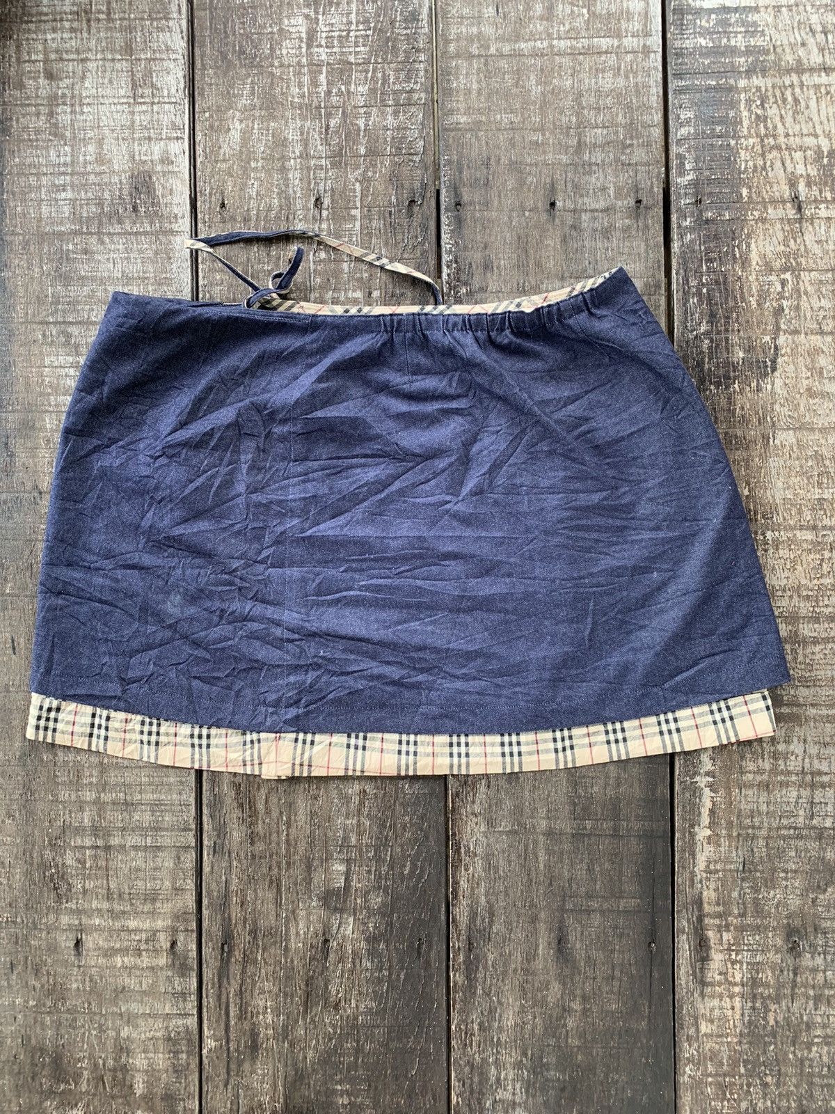 Burberry Burberry mini skirt nice design Size 30" / US 8 / IT 44 - 2 Thumbnail