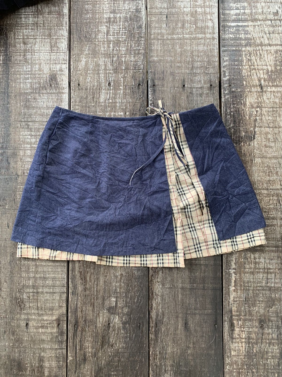 image of Burberry Mini Skirt Nice Design in Blue, Women's (Size 30)