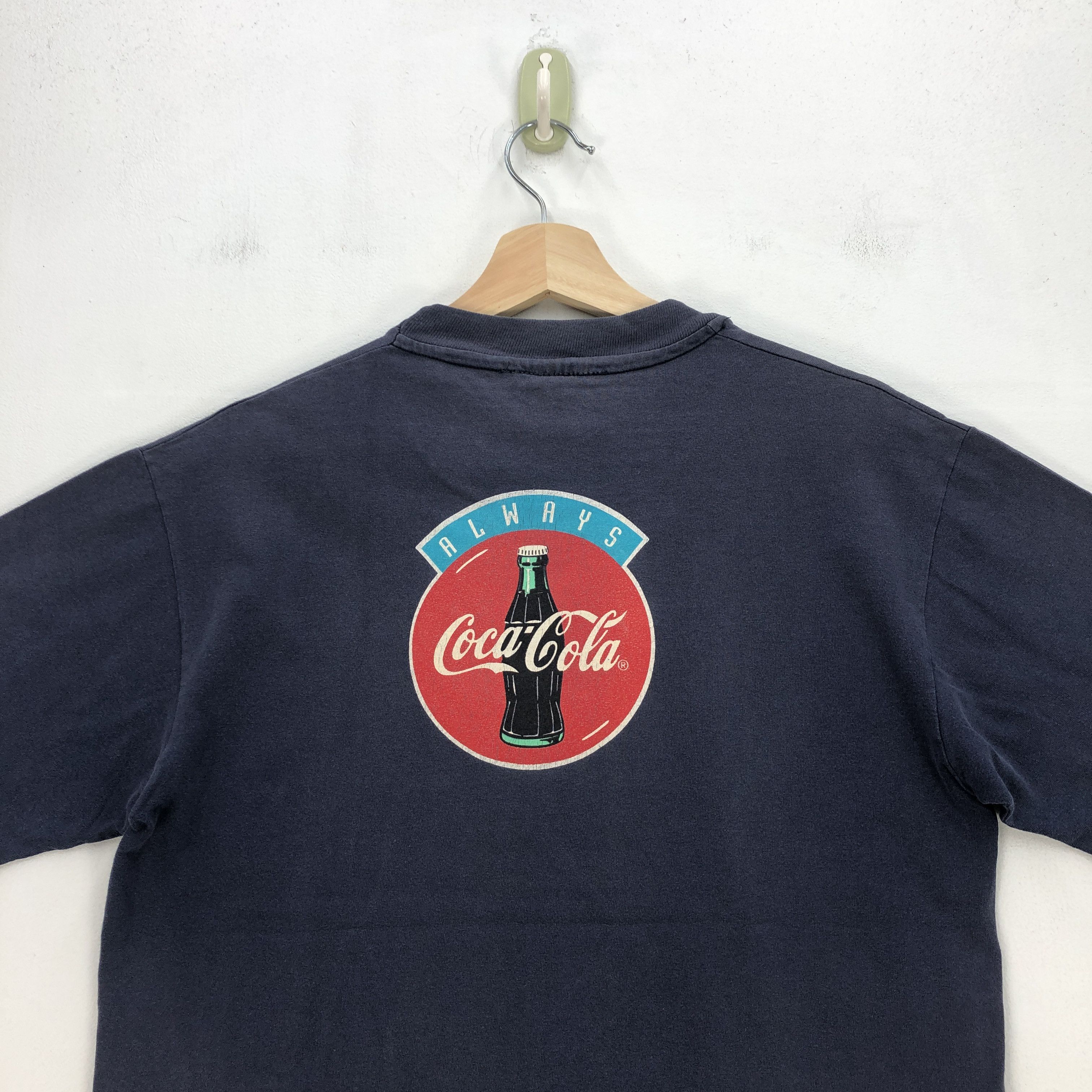 Coca Cola Vintage Coca Cola T-Shirt COKE Polar Bear Tees | BS19288. Size US M / EU 48-50 / 2 - 4 Thumbnail
