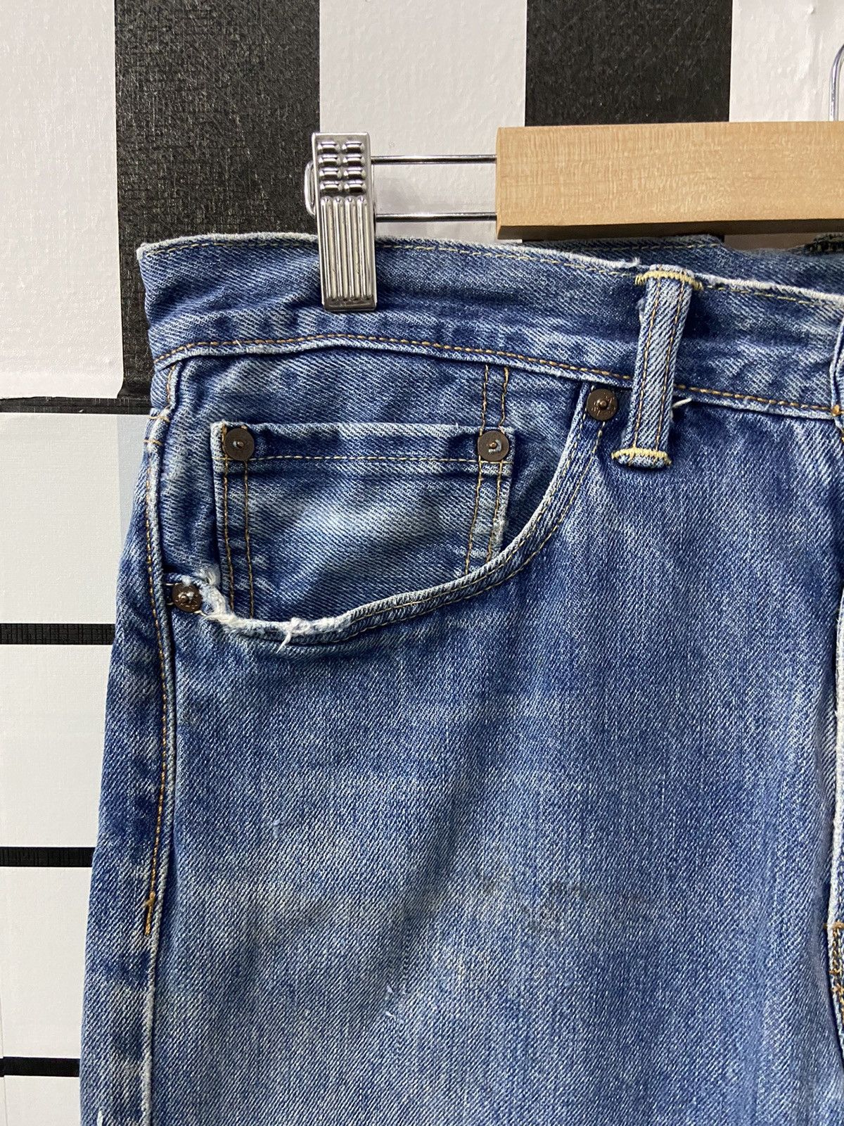 Levi's Vintage Levi’s 505 Faded Blue White Oak Cone Denim Size US 32 / EU 48 - 10 Thumbnail