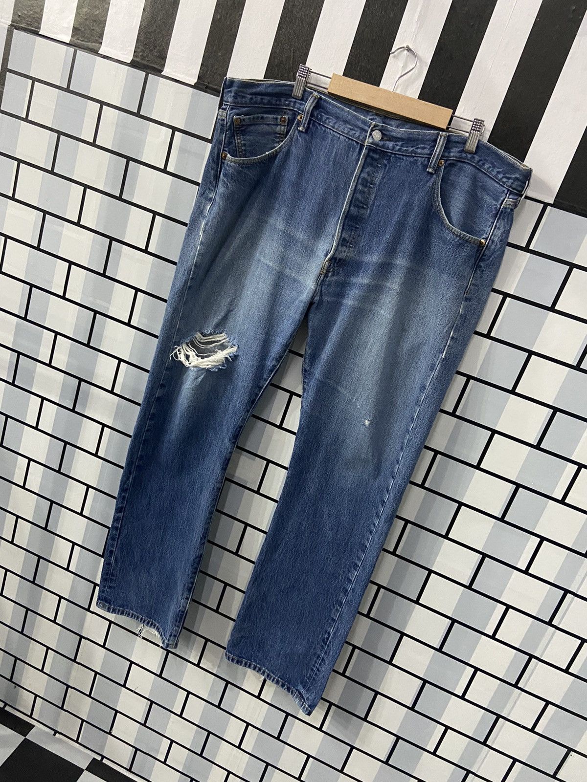 Levi's Vintage Levi’s 501 Distressed Blue Wash Single R Denim Pants Size US 41 - 3 Thumbnail