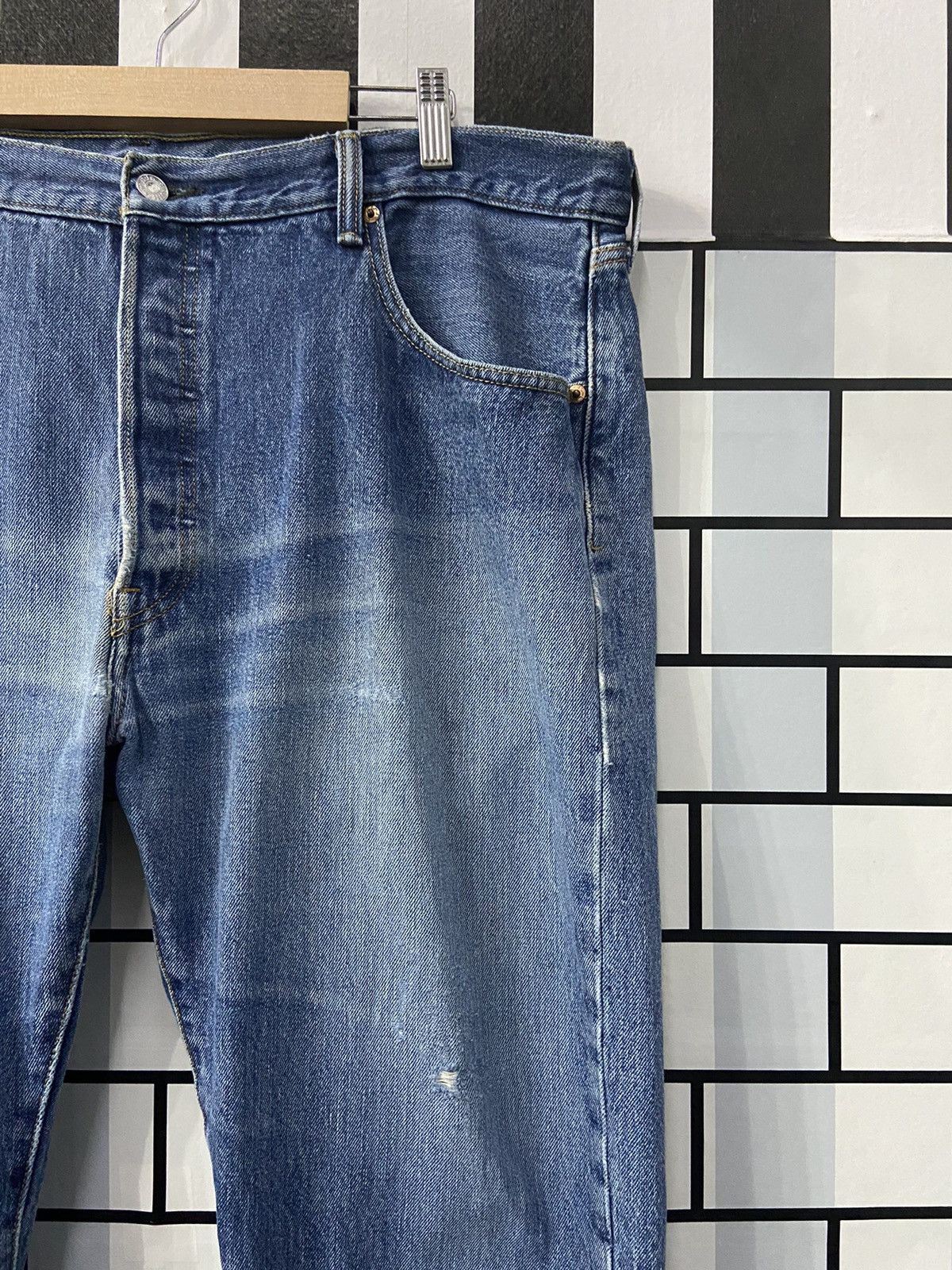 Levi's Vintage Levi’s 501 Distressed Blue Wash Single R Denim Pants Size US 41 - 9 Thumbnail