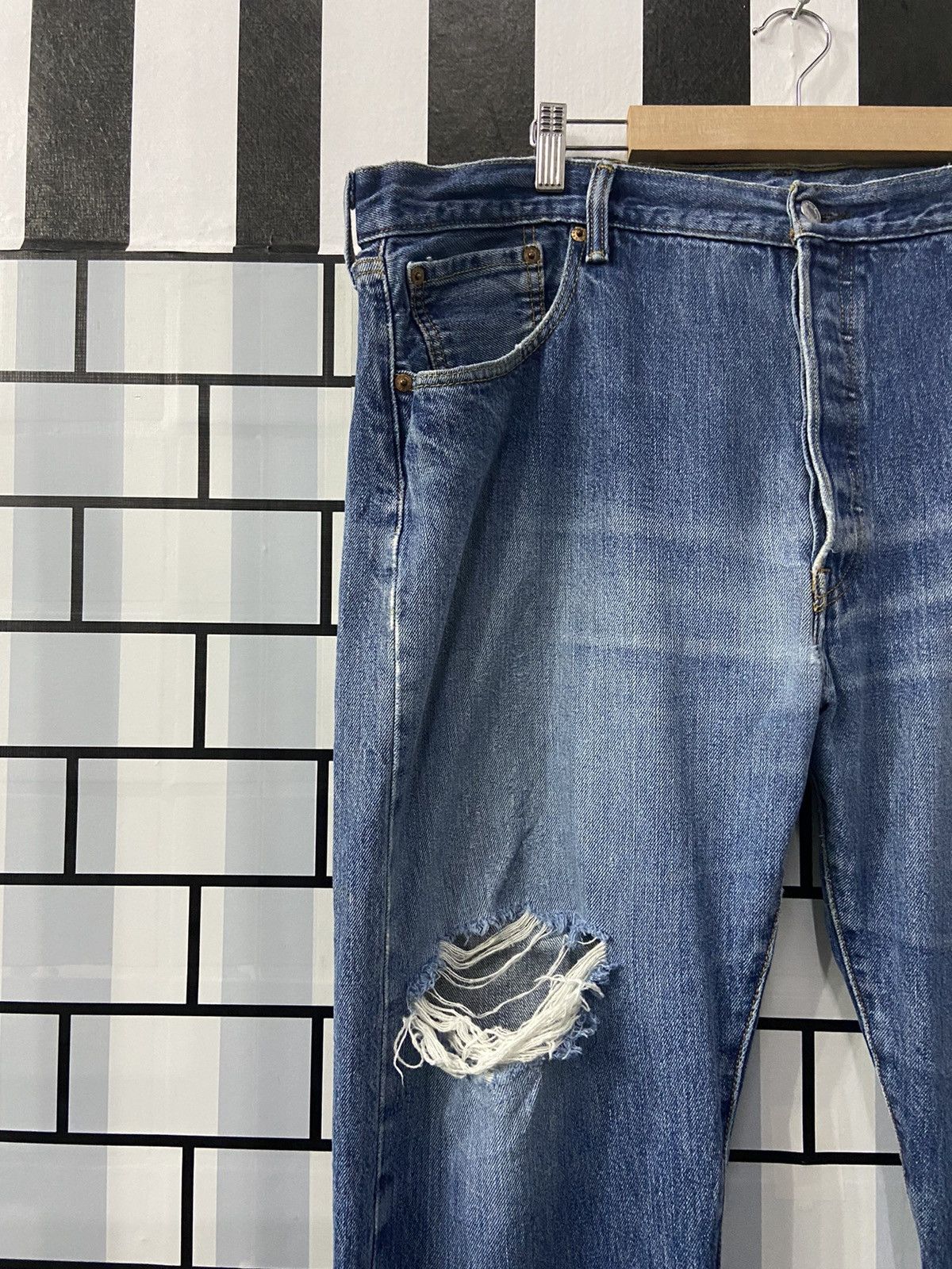 Levi's Vintage Levi’s 501 Distressed Blue Wash Single R Denim Pants Size US 41 - 8 Thumbnail