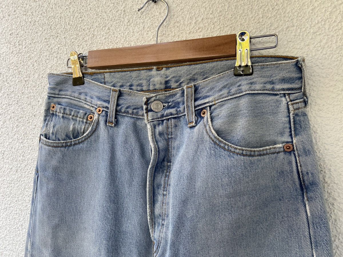 Levi's × Vintage 90s Levi’s 501 distressed Denim vintage jeans made in Uk Size US 30 / EU 46 - 2 Thumbnail