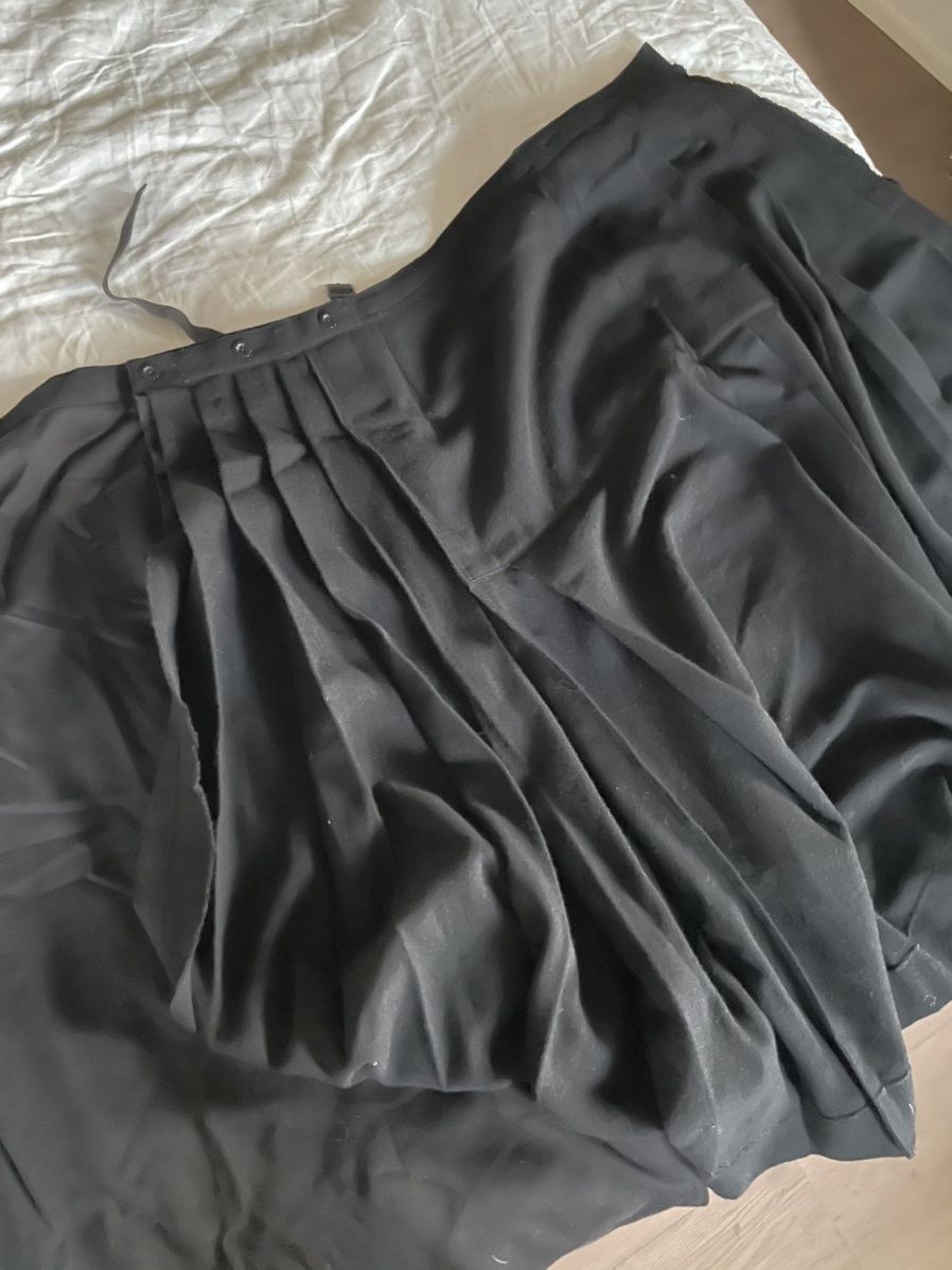 Yohji Yamamoto Pleated Skirt in 100% Wool with Cuir Leather Waistbelt Size US 33 - 4 Thumbnail