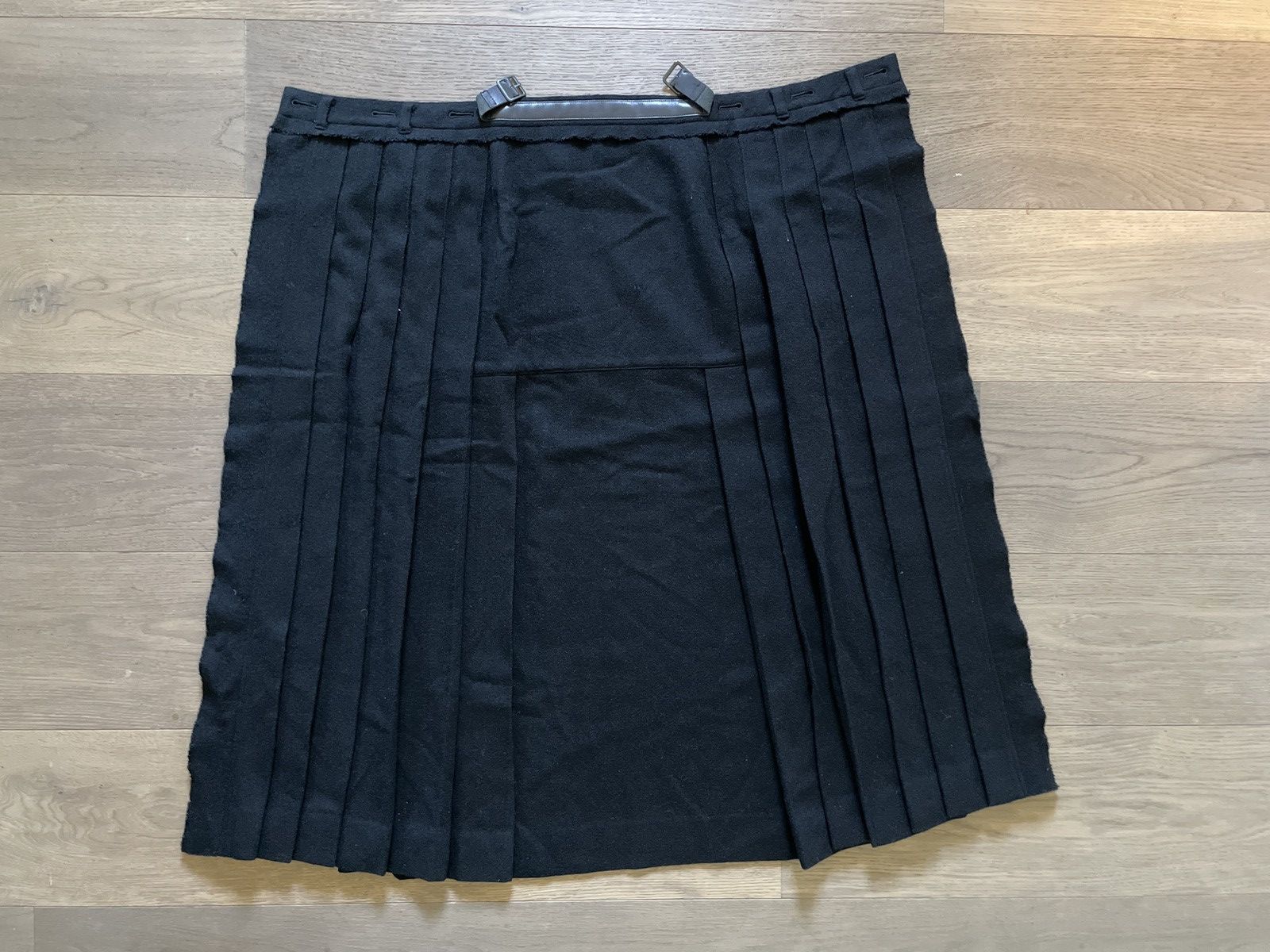 Yohji Yamamoto Pleated Skirt in 100% Wool with Cuir Leather Waistbelt Size US 33 - 2 Thumbnail