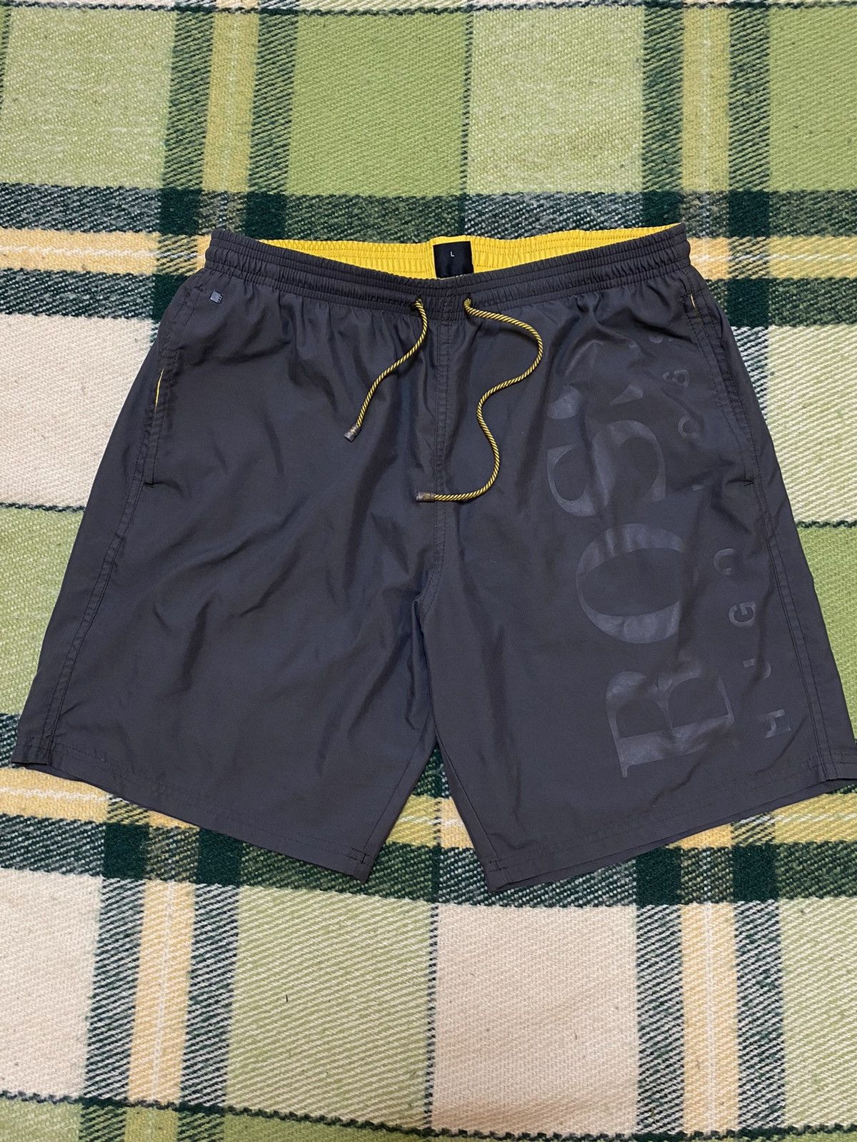 Hugo Boss Vintage Hugo Boss shorts streetwear y2k casual style size L Size US 34 / EU 50 - 1 Thumbnail