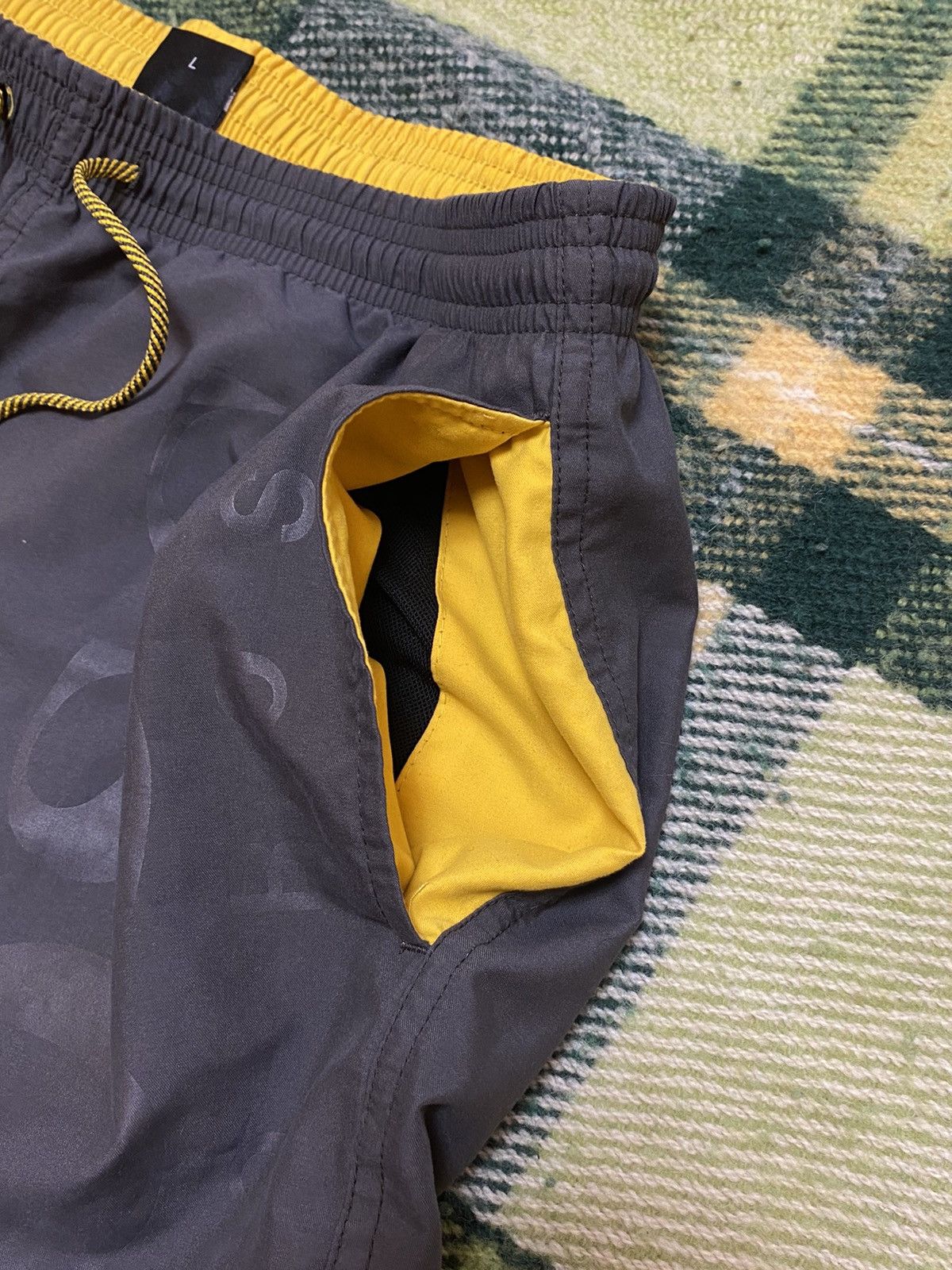 Hugo Boss Vintage Hugo Boss shorts streetwear y2k casual style size L Size US 34 / EU 50 - 2 Thumbnail