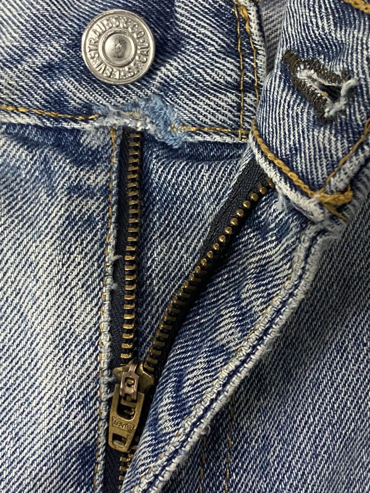 Levi's Vintage Levi’s 505 Light Wash Distressed Denim Pants Size US 38 / EU 54 - 20 Thumbnail