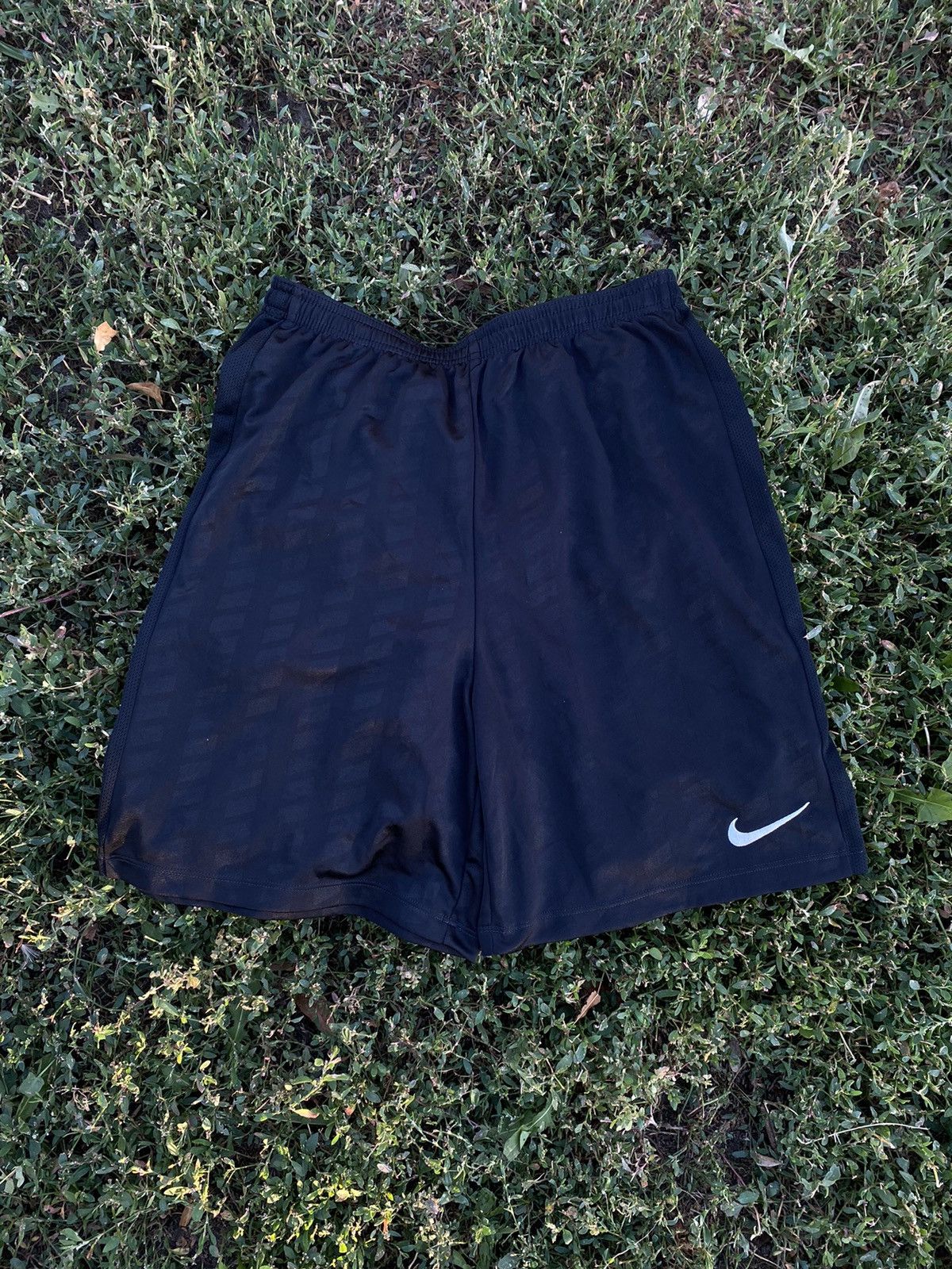 Nike Vintage Nike shorts streetwear swoosh casual y2k size S Size US 30 / EU 46 - 1 Thumbnail