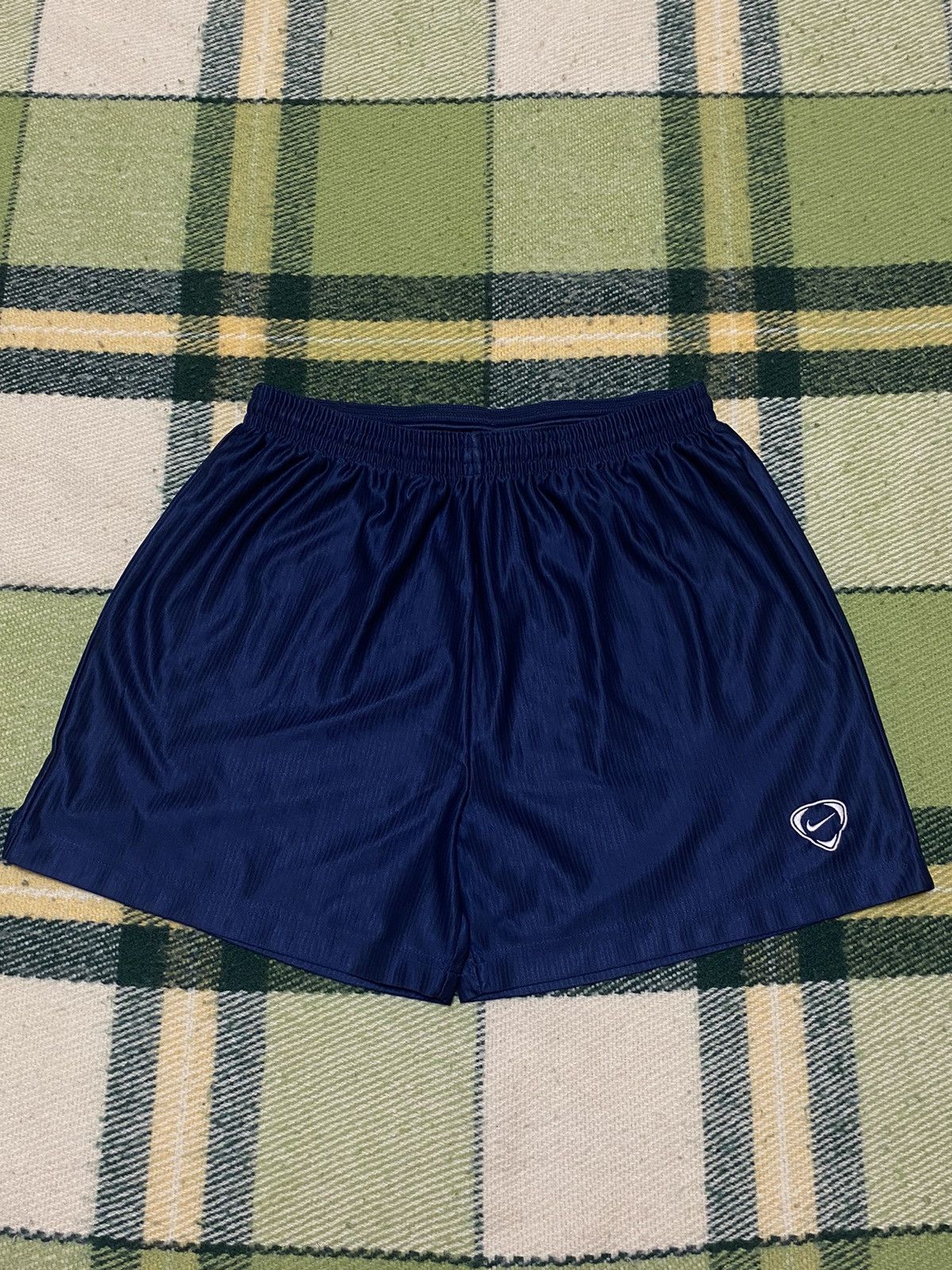 Nike Vintage Nike shorts streetwear swoosh casual y2k size L Size US 34 / EU 50 - 1 Thumbnail