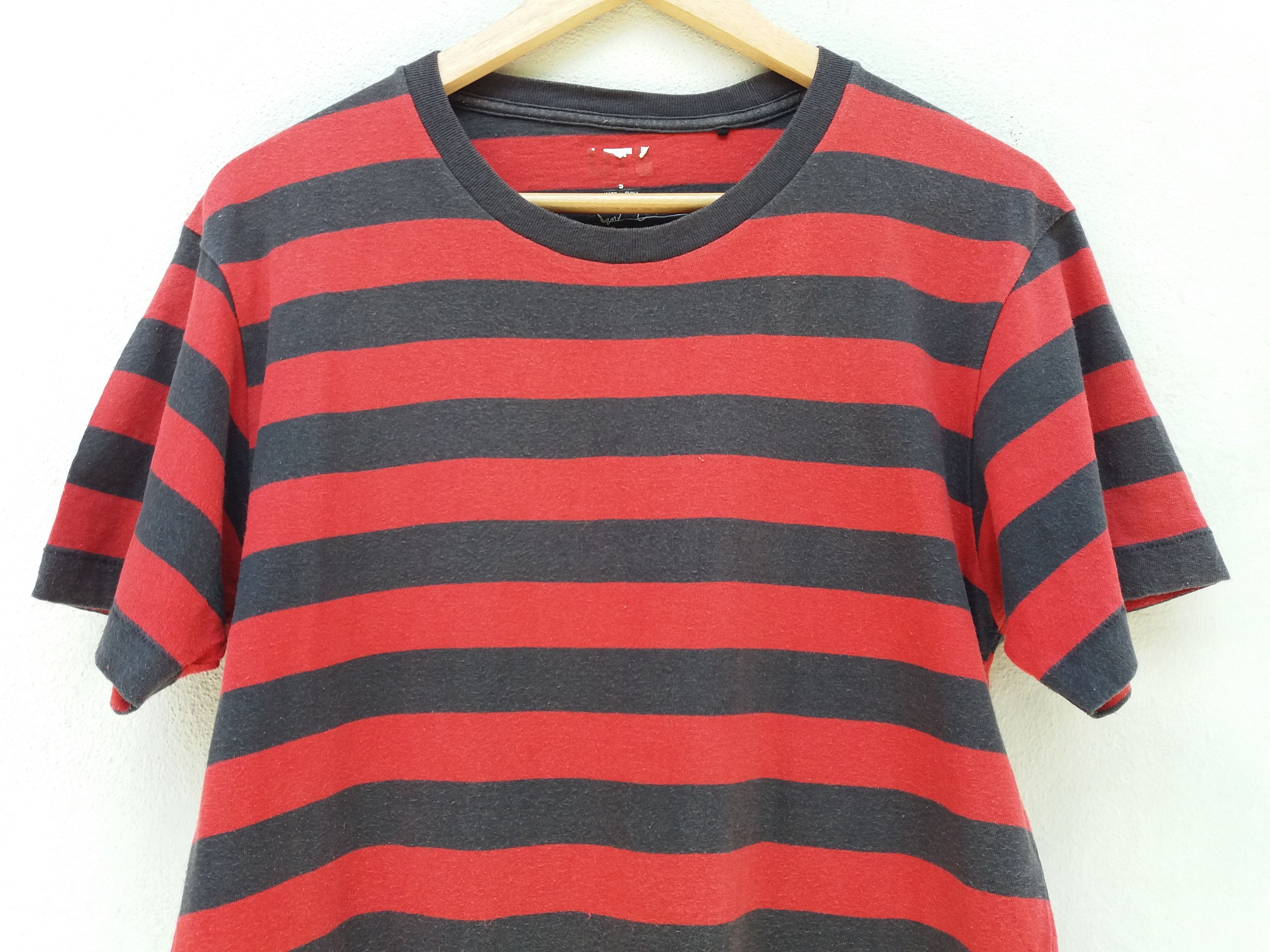 Uniqlo Vintage UNIQLO X Kurt Cobain T-shirt Size US S / EU 44-46 / 1 - 11 Thumbnail
