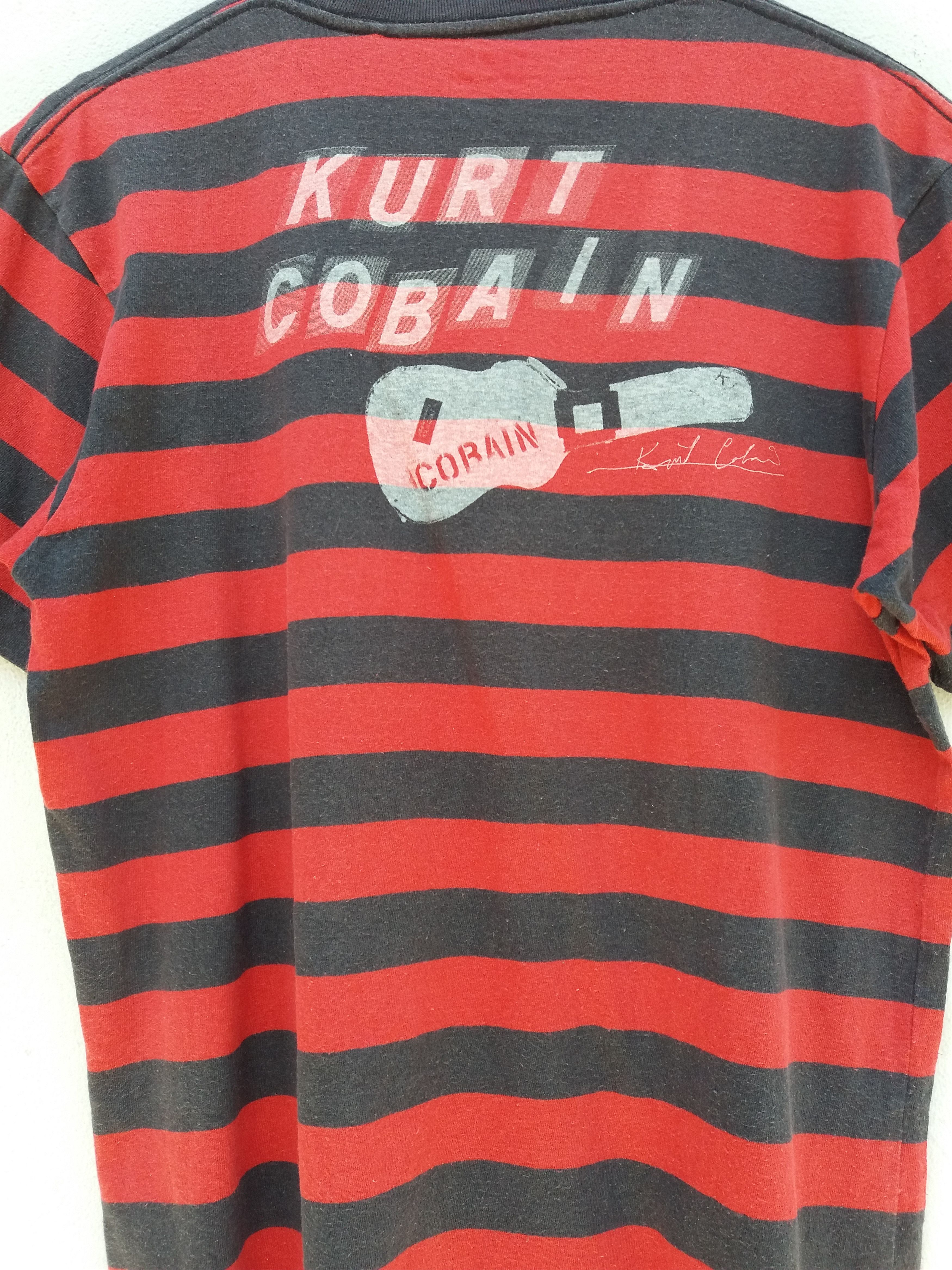 Uniqlo Vintage UNIQLO X Kurt Cobain T-shirt Size US S / EU 44-46 / 1 - 4 Thumbnail