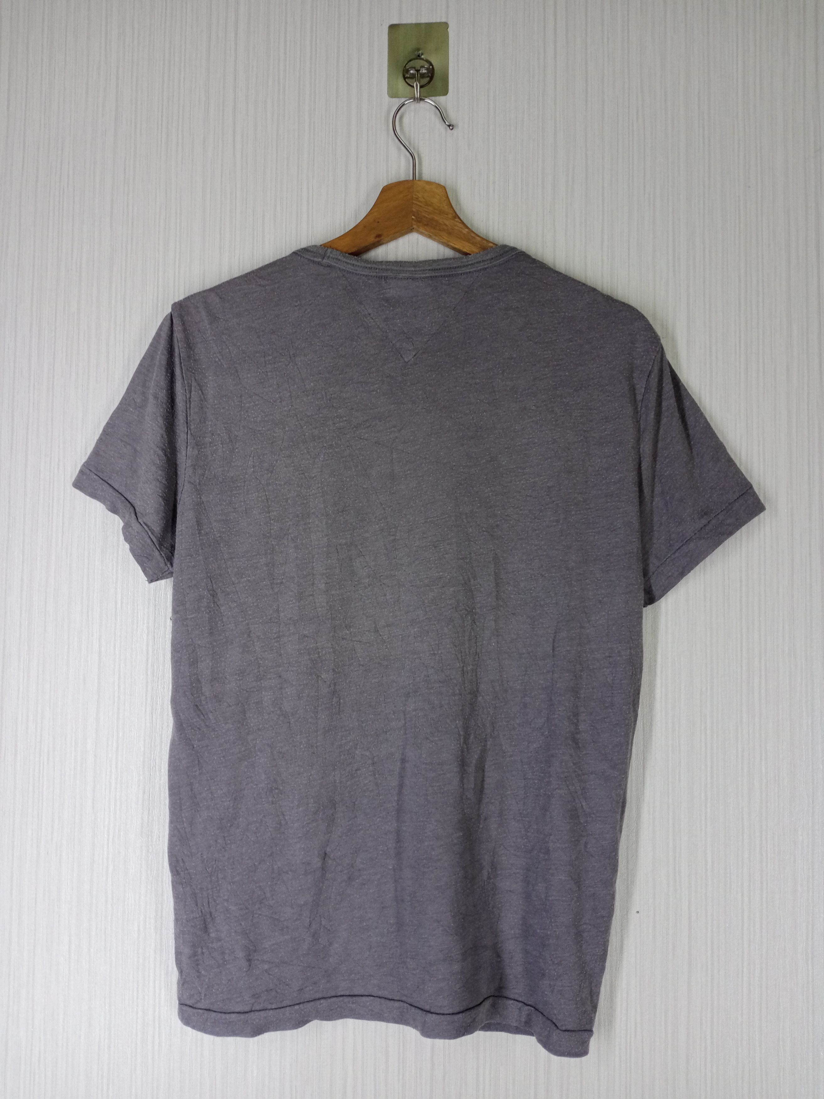Tommy Hilfiger Rare Vintage Tommy Hilfiger X Big Bad Wolf Disney Tshirt Size US M / EU 48-50 / 2 - 5 Thumbnail