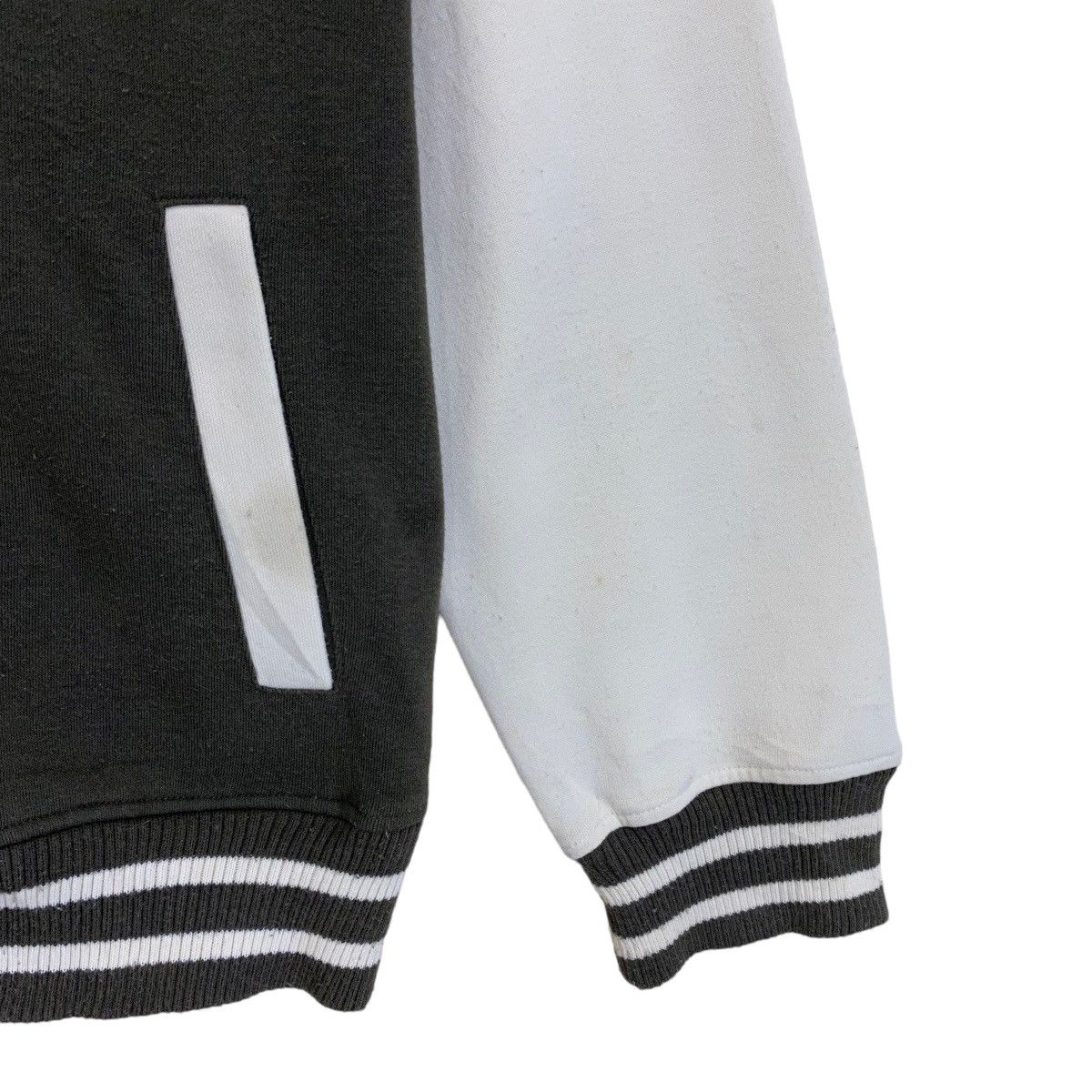 Disney × Vintage Vintage Chip N Dale Big Logo Crewneck Sweater Size L Size US L / EU 52-54 / 3 - 6 Thumbnail