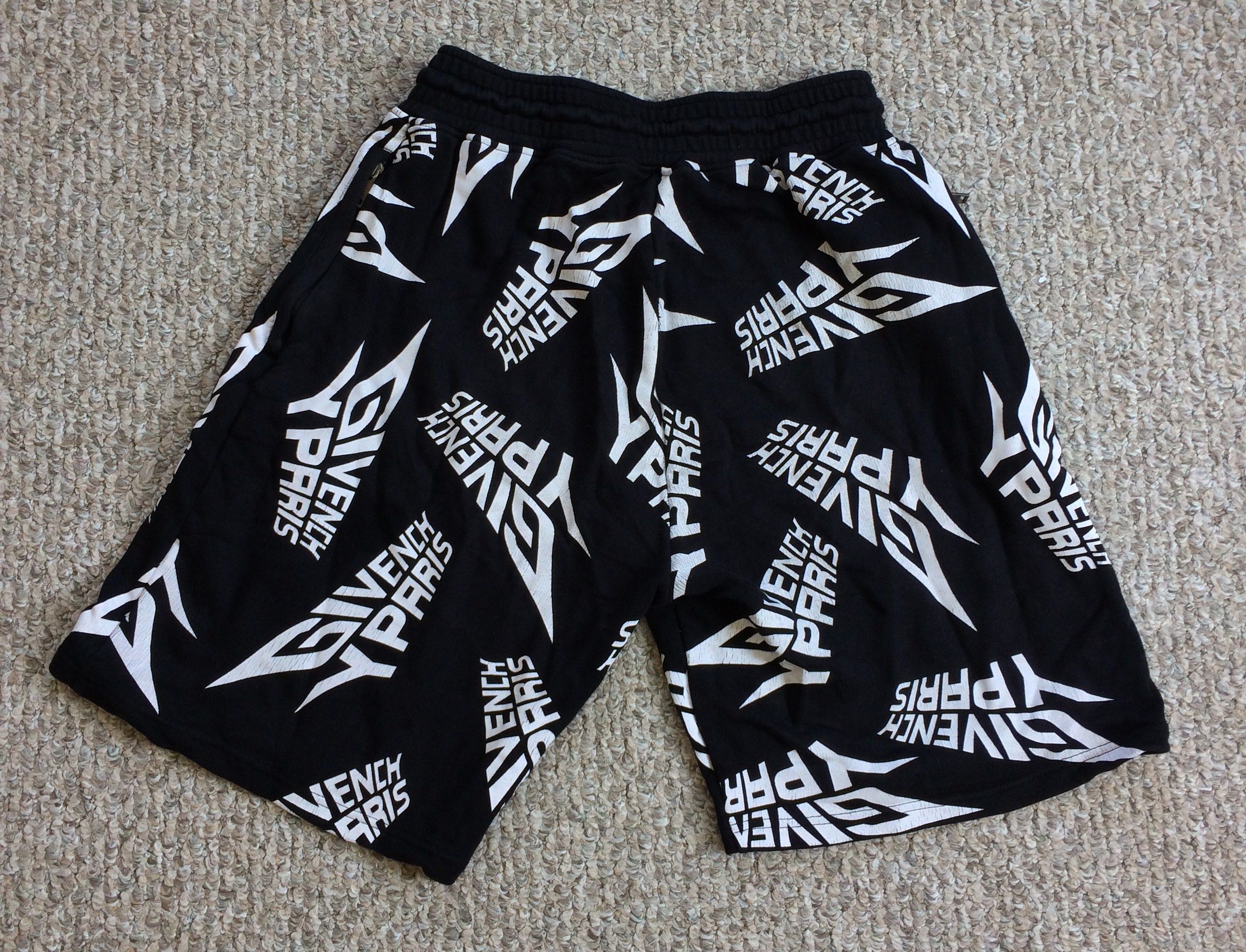 Givenchy Givenchy Paris Logo Sweat Shorts Size US 30 / EU 46 - 2 Thumbnail