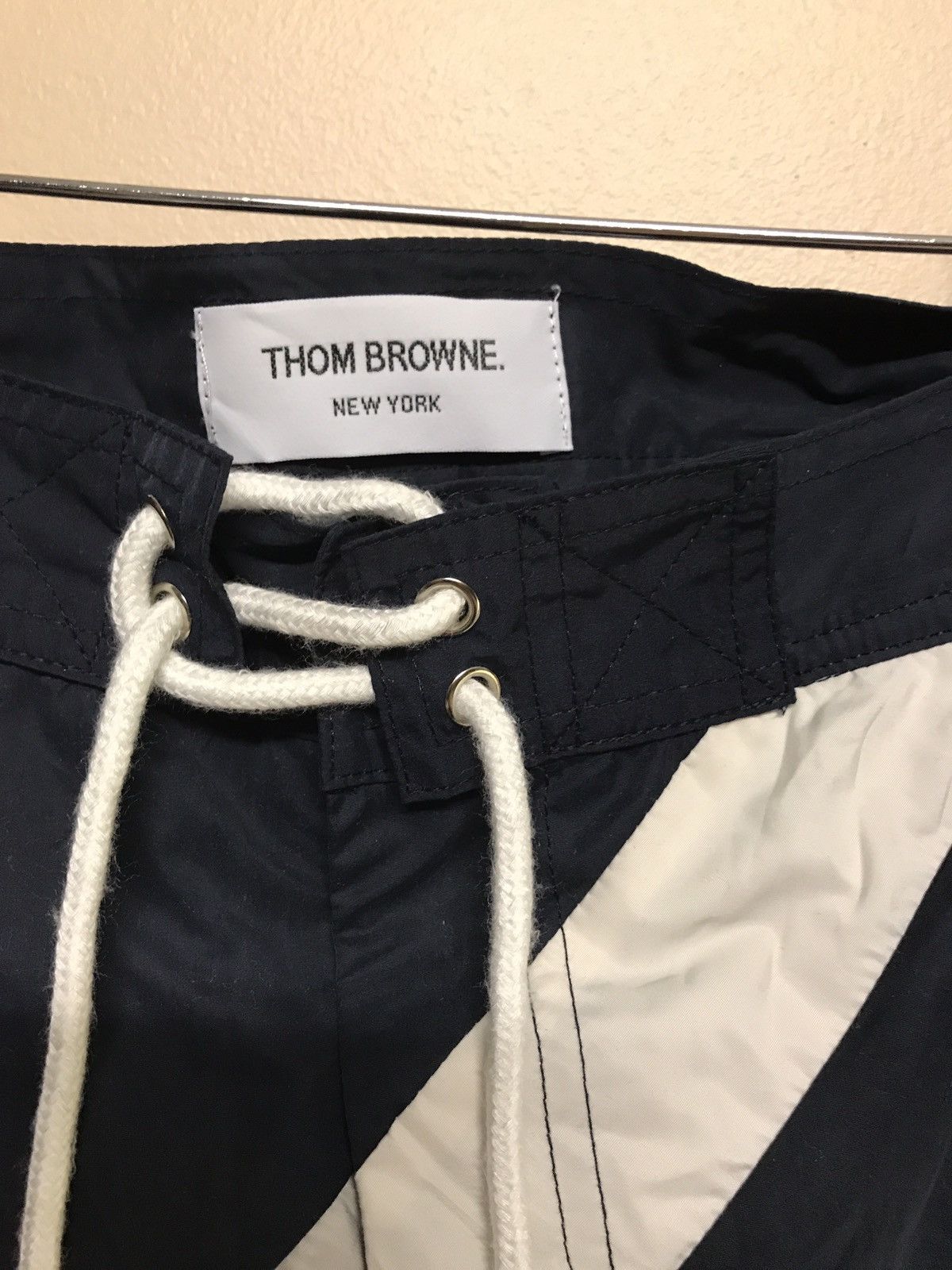 Thom Browne Thom Browne sz1 Board shorts swim trunks small Size US 30 / EU 46 - 2 Thumbnail