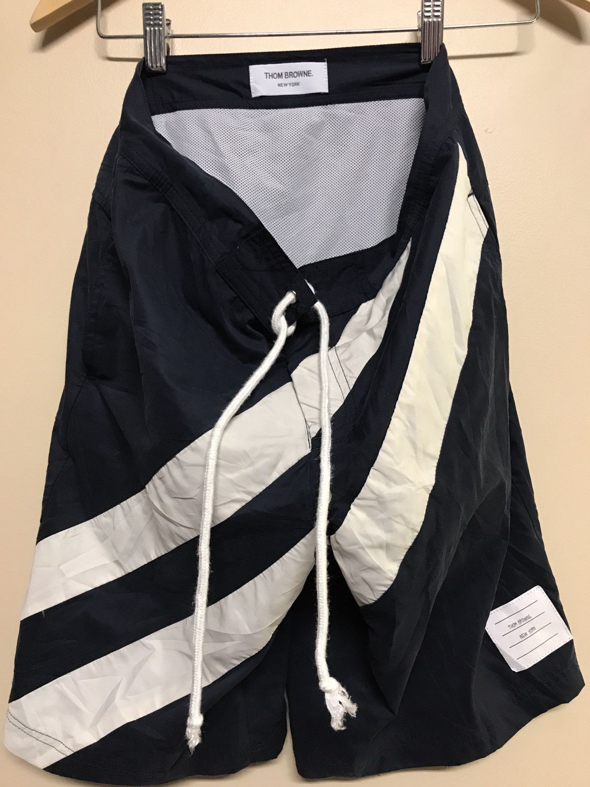 Thom Browne Thom Browne sz1 Board shorts swim trunks small Size US 30 / EU 46 - 6 Thumbnail