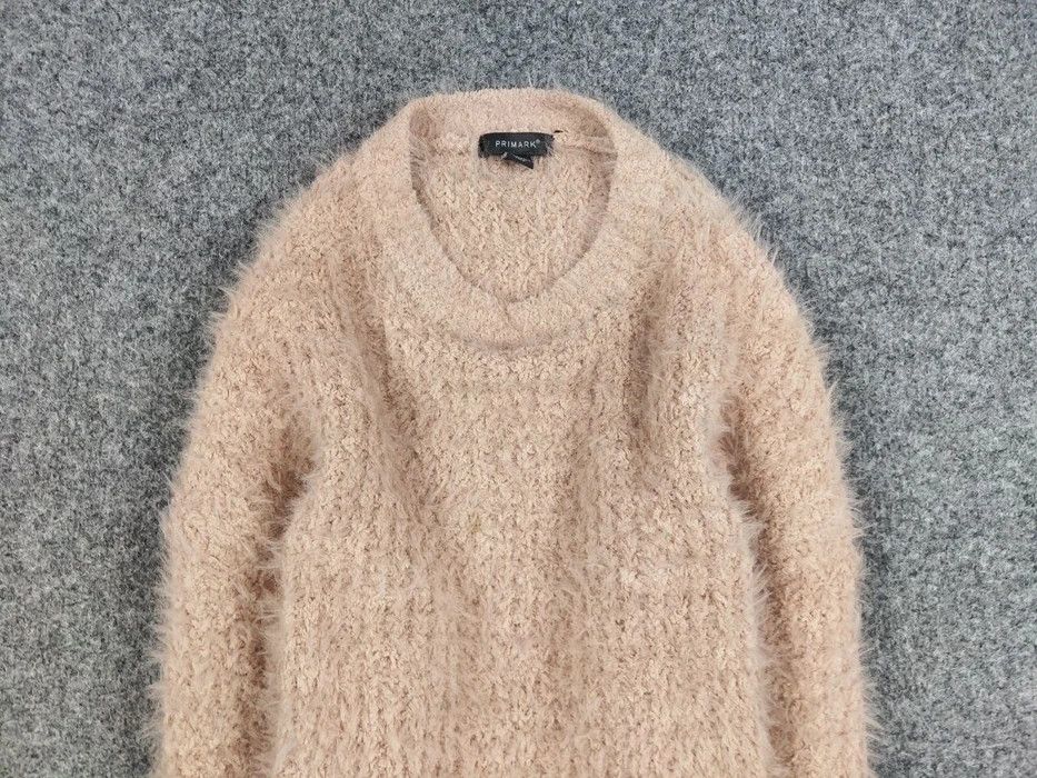 Japanese Brand Vintage Japanese Beige Mohair Style Fuzzy Crewneck Sweater Size US S / EU 44-46 / 1 - 3 Thumbnail
