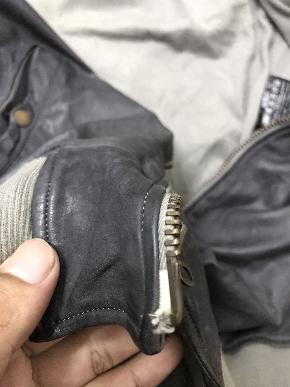 20471120 Vintage Sisii leather Bomber Jacket A5 Size US S / EU 44-46 / 1 - 19 Thumbnail