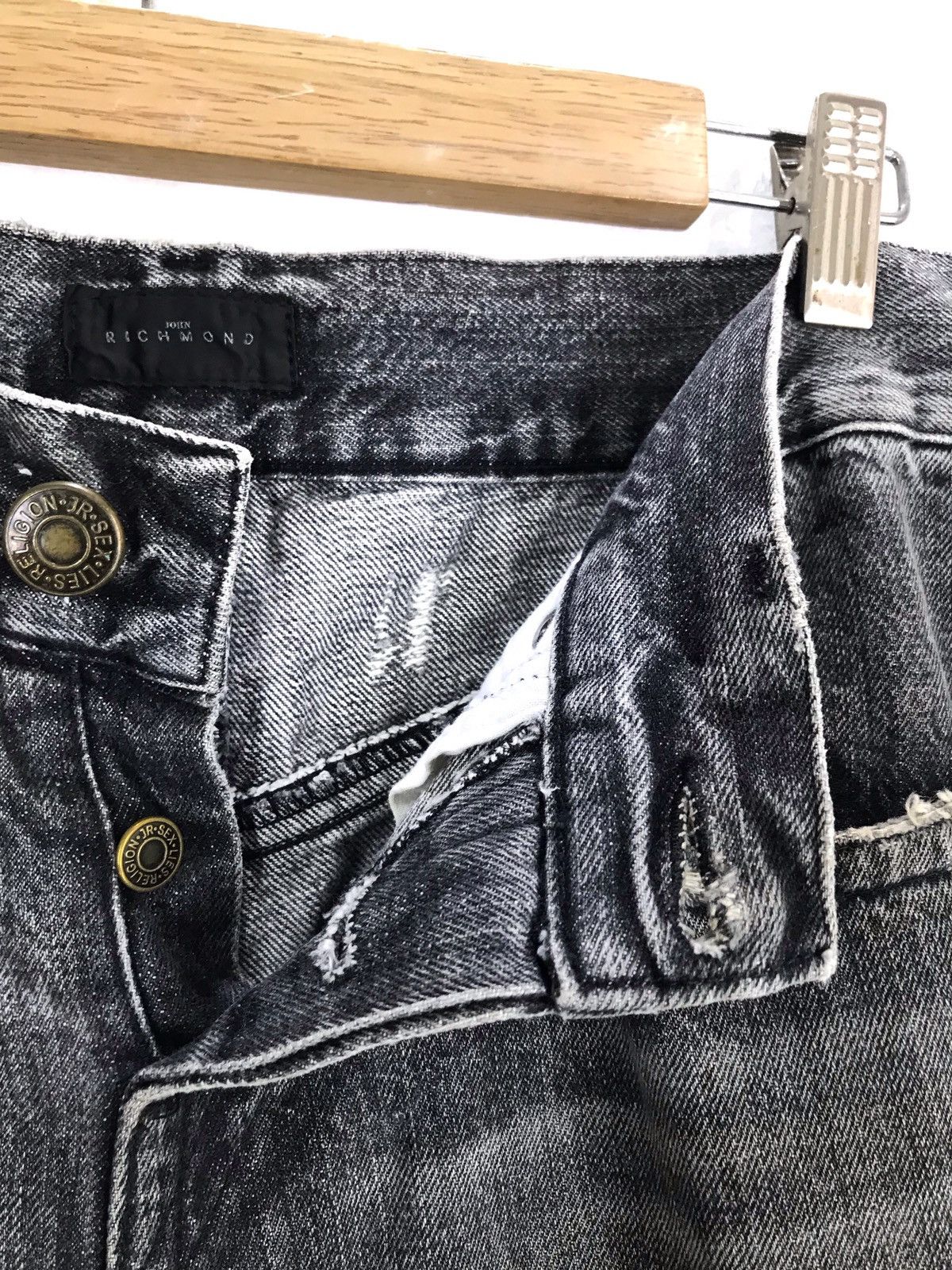 John Richmond Vintage JOHN RICHMOND Italy Ripped Distressed Jeans Size US 32 / EU 48 - 17 Thumbnail