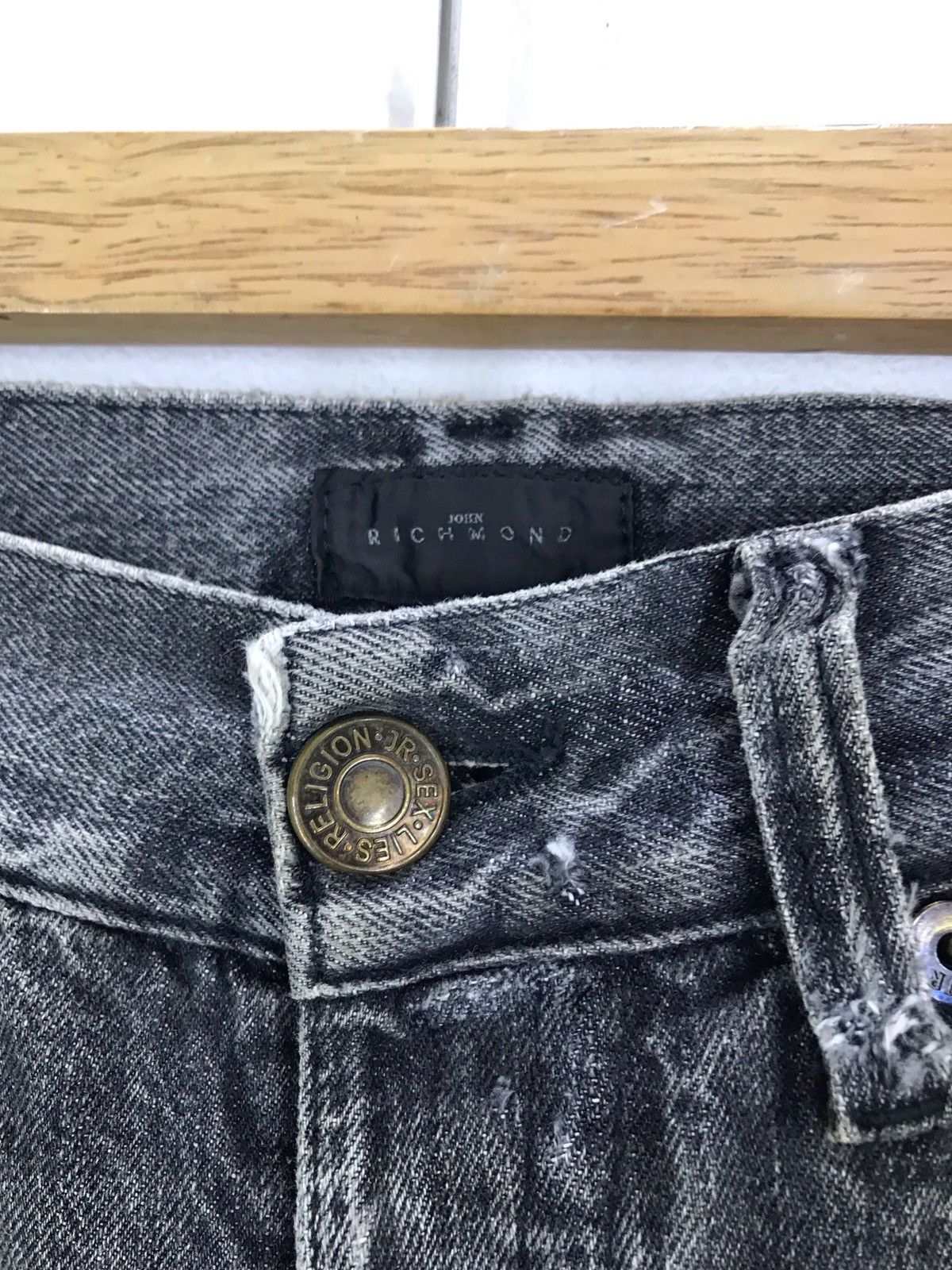 John Richmond Vintage JOHN RICHMOND Italy Ripped Distressed Jeans Size US 32 / EU 48 - 9 Thumbnail