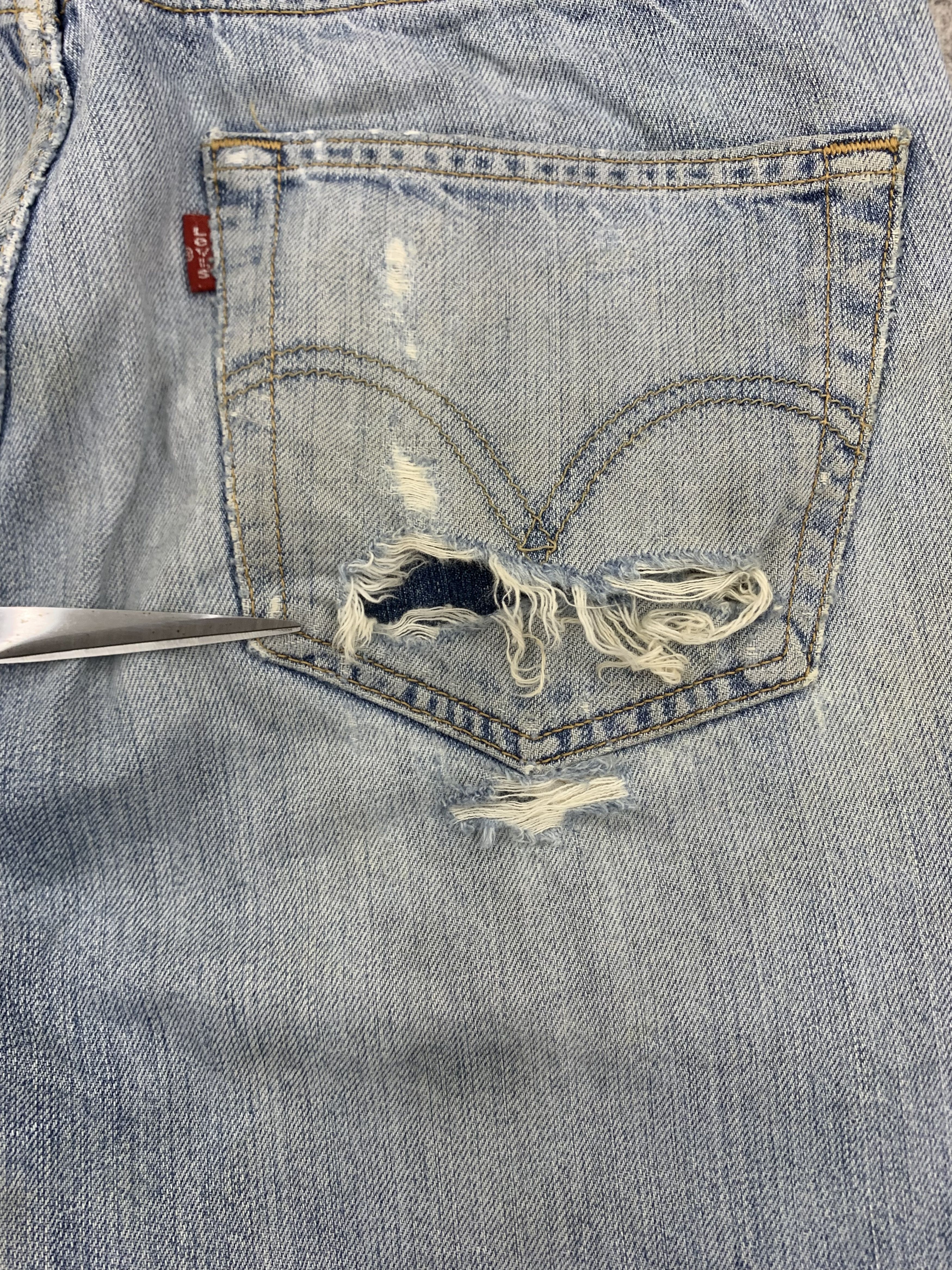Levi's Vintage Levi's 501 Denim 32x32 Ripped Light Wash Faded Size US 32 / EU 48 - 12 Thumbnail