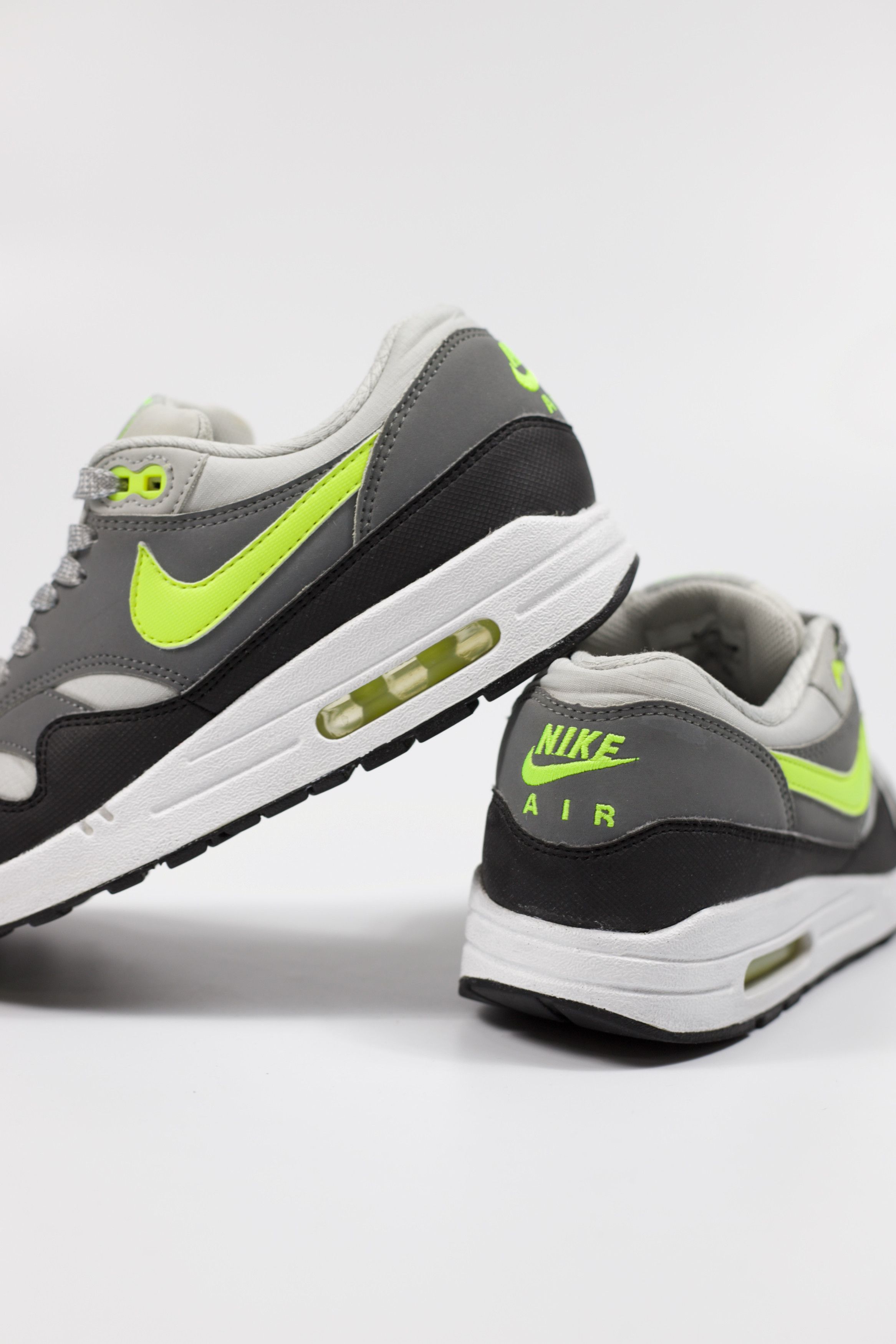 Nike 2013 Nike Air Max 1 Essential "Neon" Size US 7 / EU 40 - 2 Thumbnail