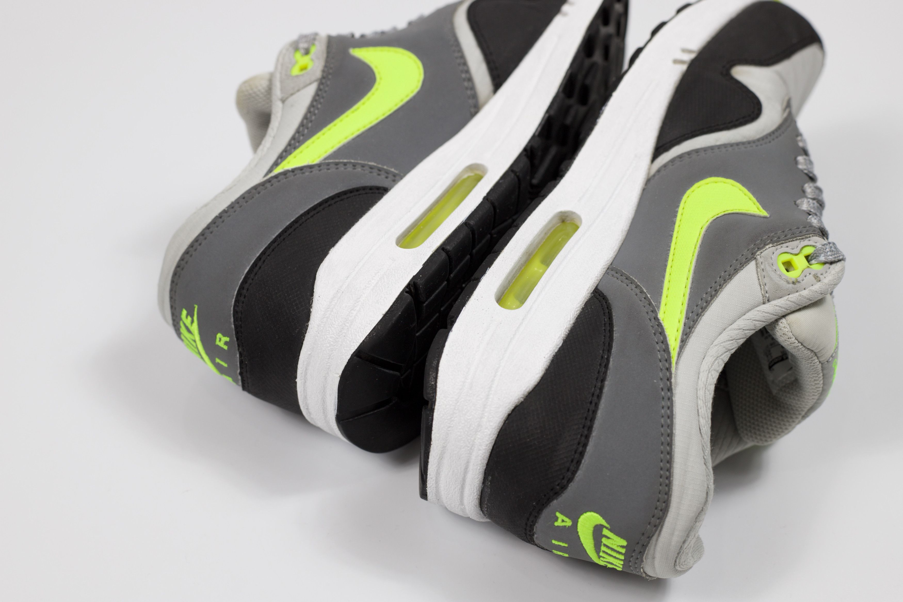 Nike 2013 Nike Air Max 1 Essential "Neon" Size US 7 / EU 40 - 9 Thumbnail