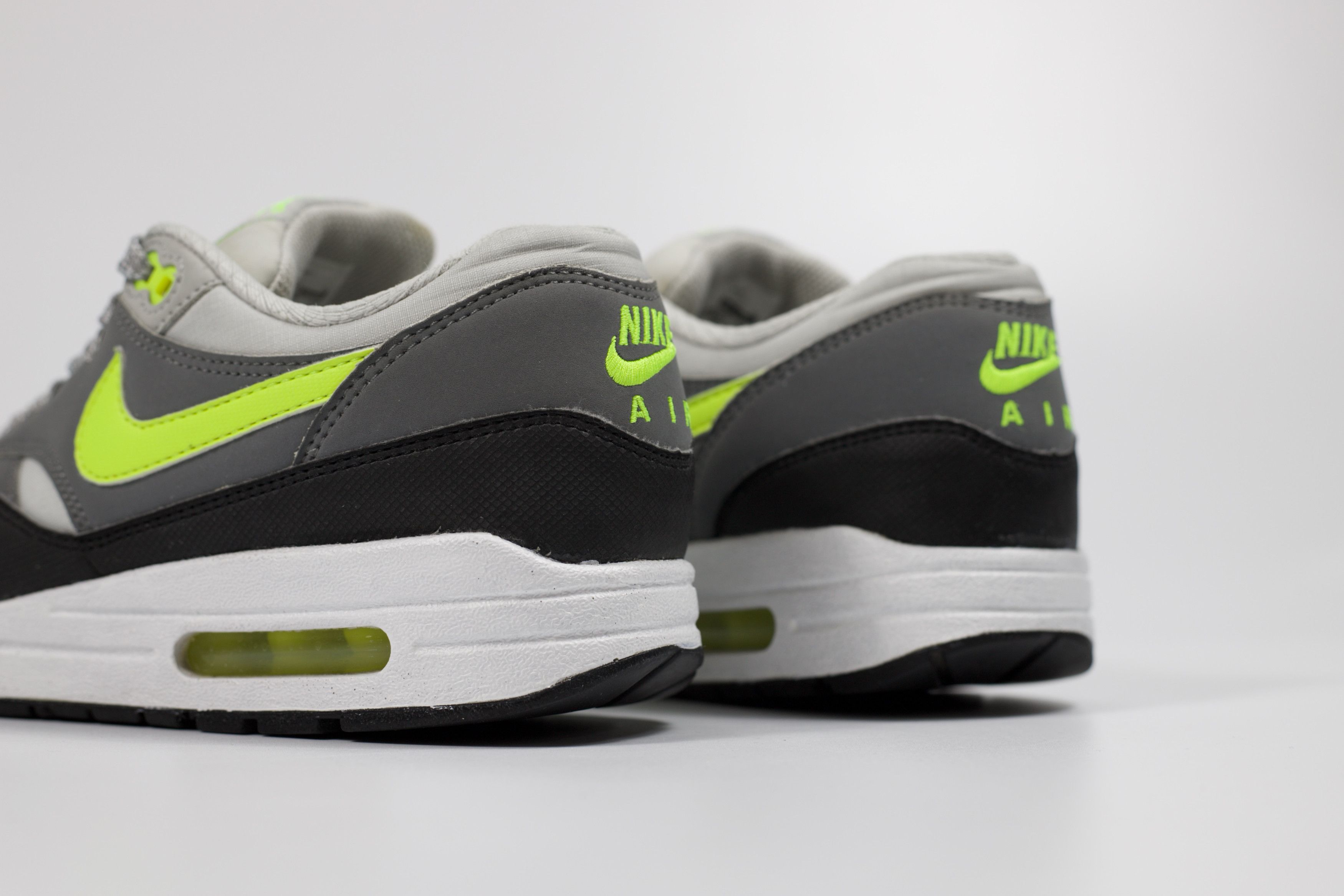 Nike 2013 Nike Air Max 1 Essential "Neon" Size US 7 / EU 40 - 4 Thumbnail