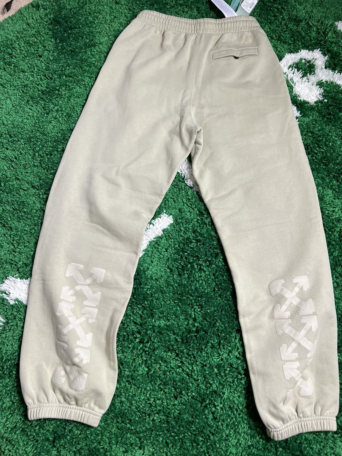 Off-White Off-White Rubber Arrow Sweat Pants Stone Size US 30 / EU 46 - 2 Thumbnail