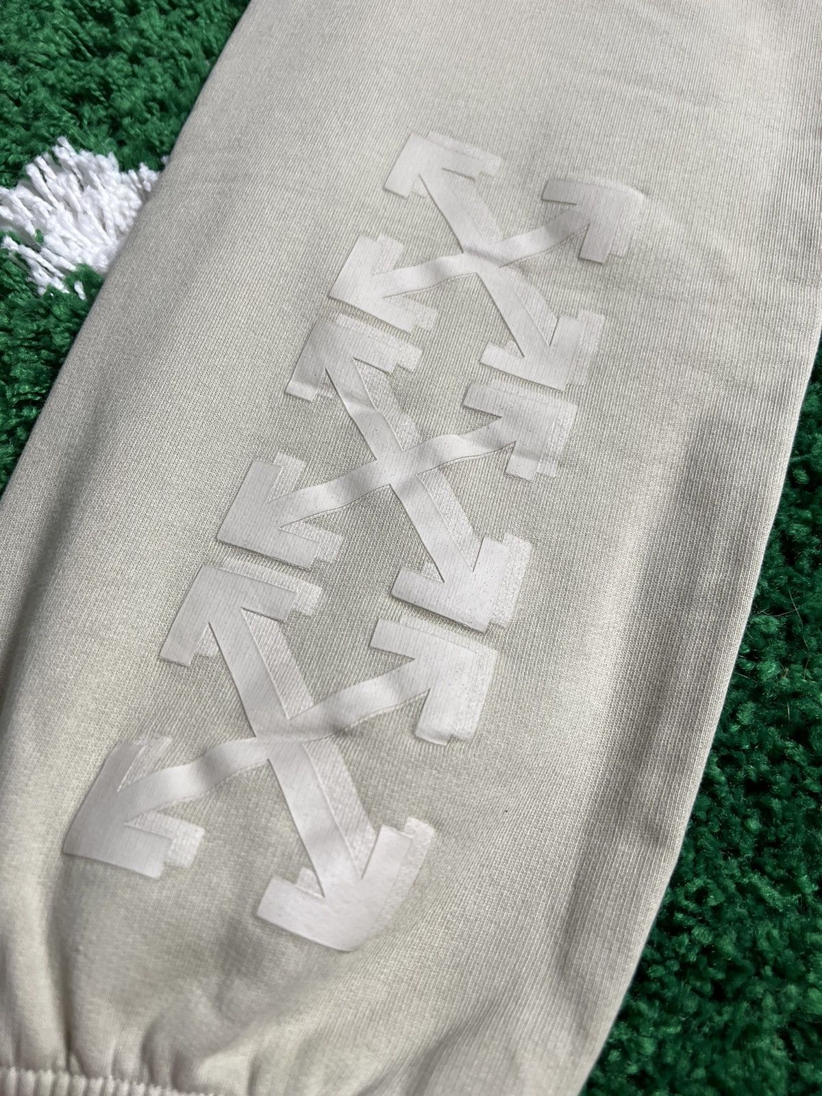Off-White Off-White Rubber Arrow Sweat Pants Stone Size US 30 / EU 46 - 4 Thumbnail