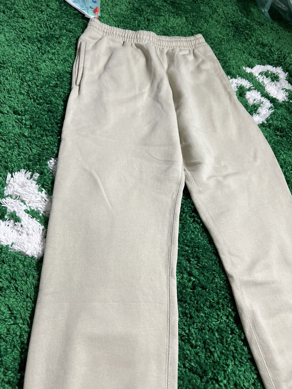 Off-White Off-White Rubber Arrow Sweat Pants Stone Size US 30 / EU 46 - 3 Thumbnail