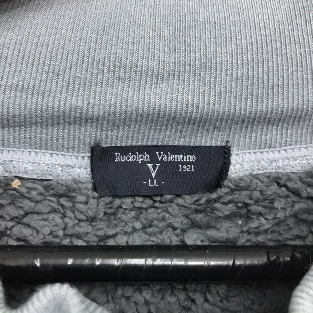 Designer × Valentino × Vintage Vintage Rudolph Valentino Nice Design Sweatshirt Size US L / EU 52-54 / 3 - 5 Thumbnail