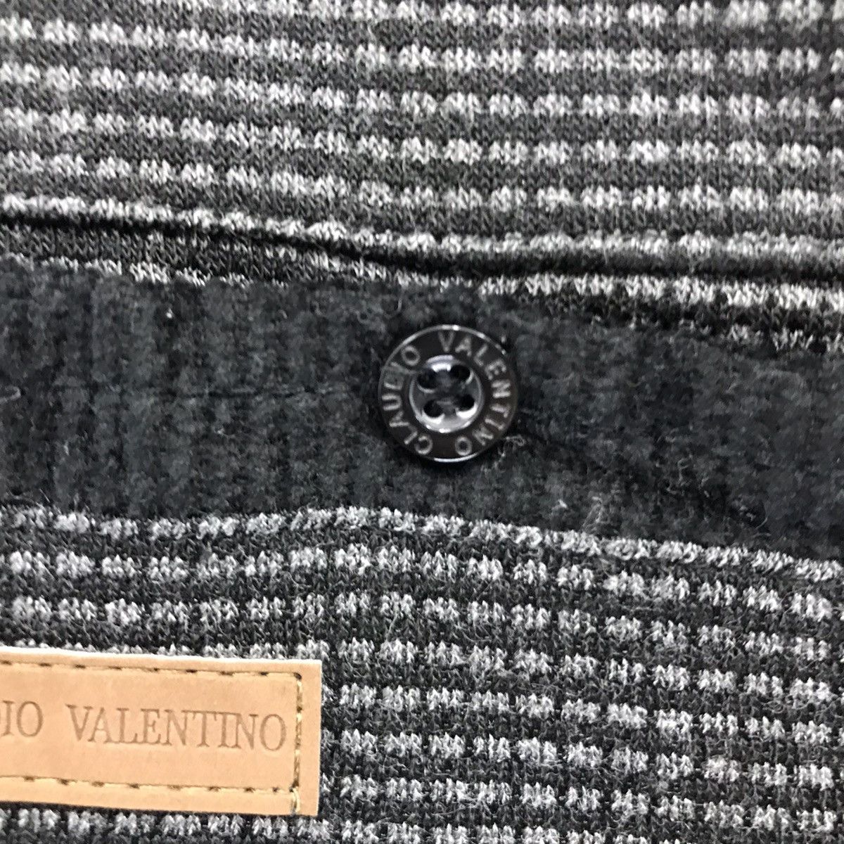 Designer × Valentino × Vintage Vintage Claudio Valentino Small Logo Sweatshirt Size US M / EU 48-50 / 2 - 5 Thumbnail