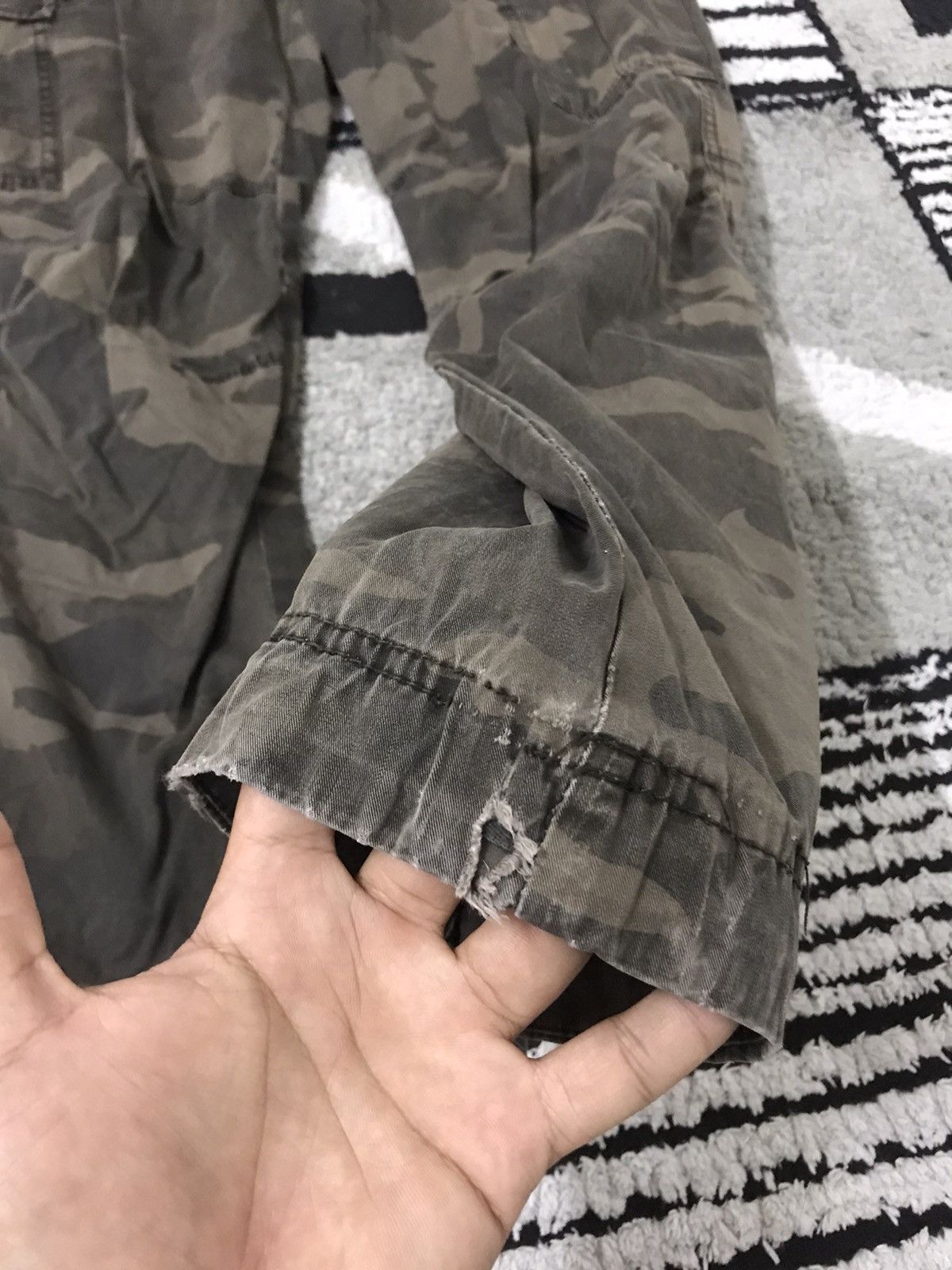 Japanese Brand Vintage Uniqlo Camo Army Green Straight Cut Cargo Pants Size US 31 - 13 Thumbnail