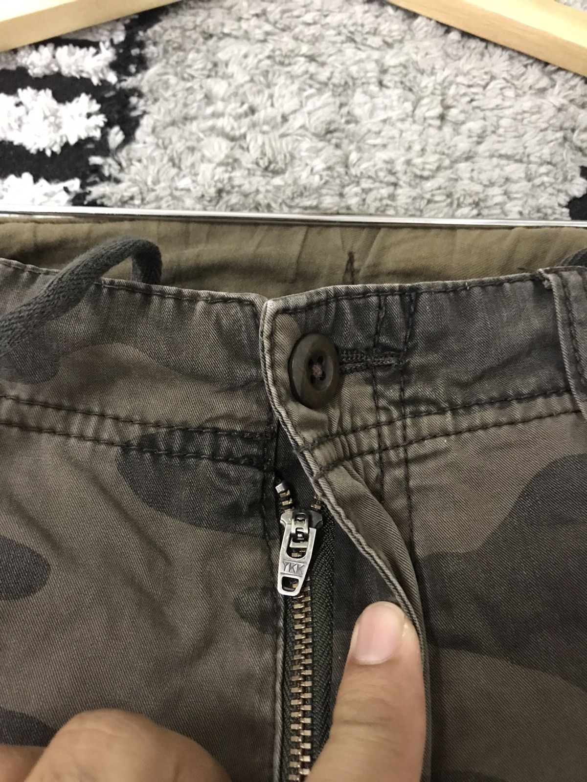 Japanese Brand Vintage Uniqlo Camo Army Green Straight Cut Cargo Pants Size US 31 - 10 Thumbnail