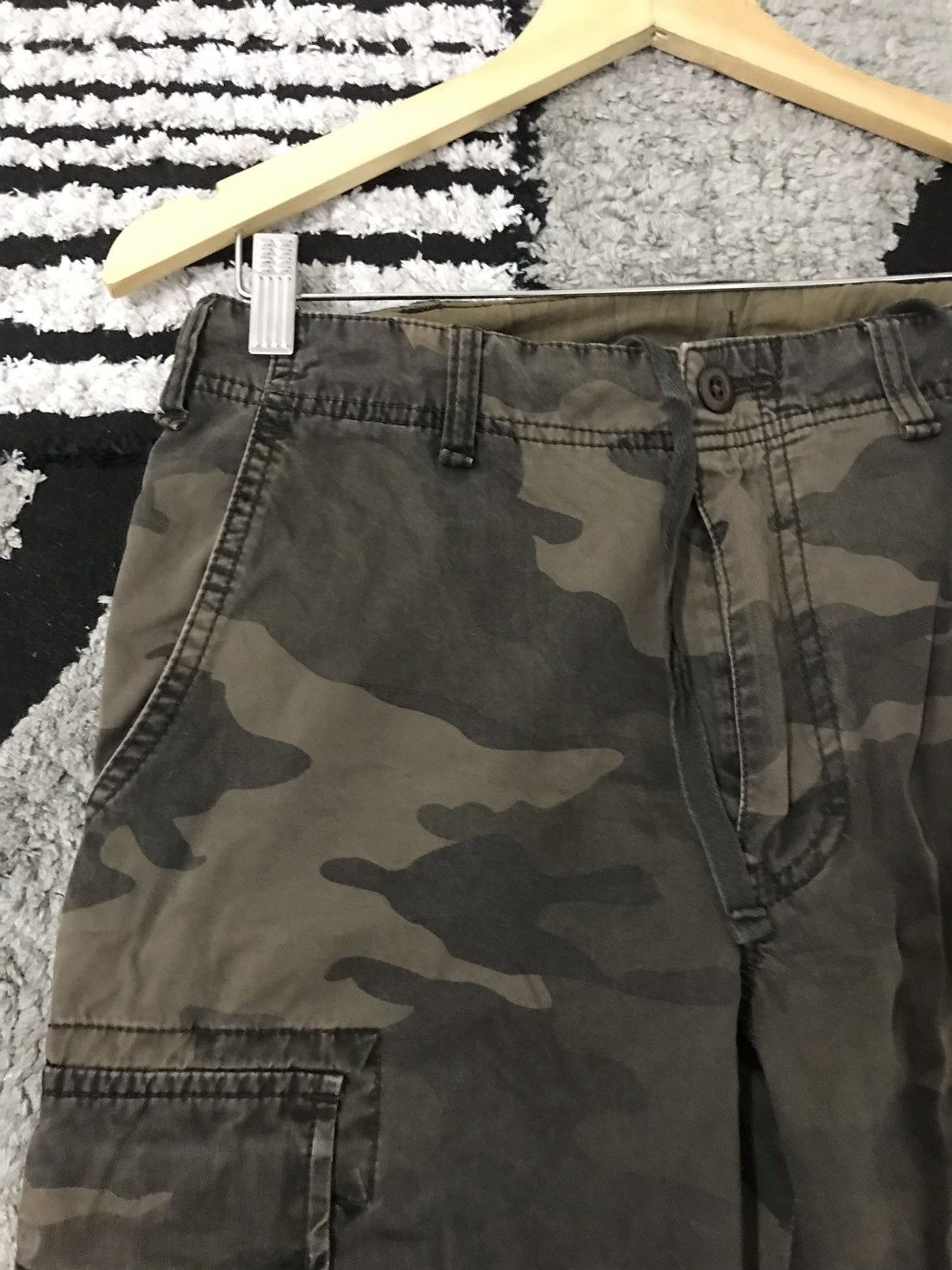 Japanese Brand Vintage Uniqlo Camo Army Green Straight Cut Cargo Pants Size US 31 - 7 Thumbnail