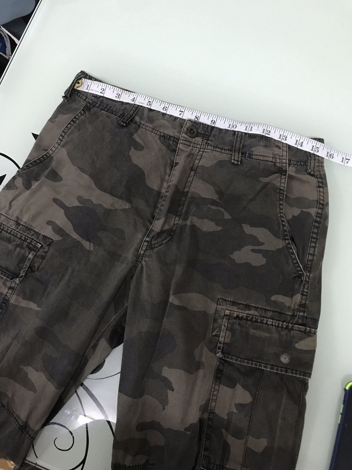 Japanese Brand Vintage Uniqlo Camo Army Green Straight Cut Cargo Pants Size US 31 - 16 Thumbnail