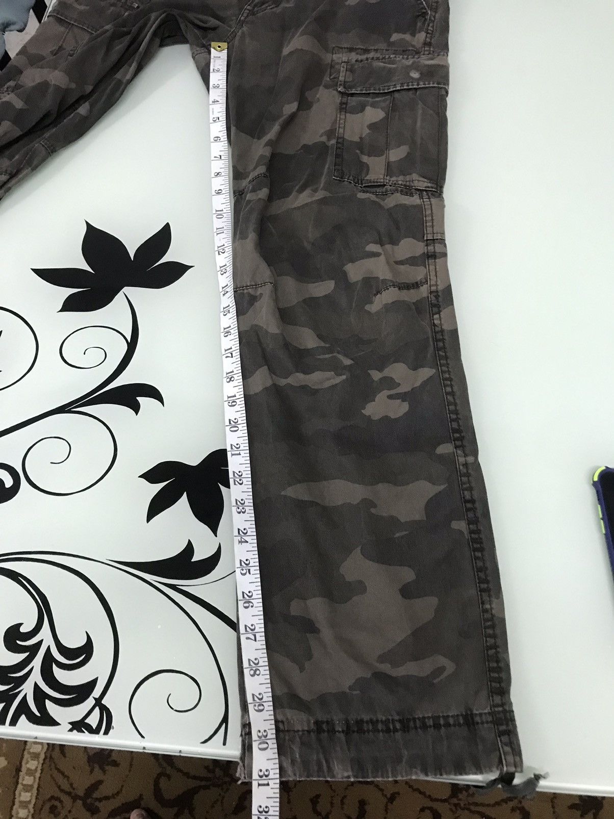 Japanese Brand Vintage Uniqlo Camo Army Green Straight Cut Cargo Pants Size US 31 - 20 Thumbnail