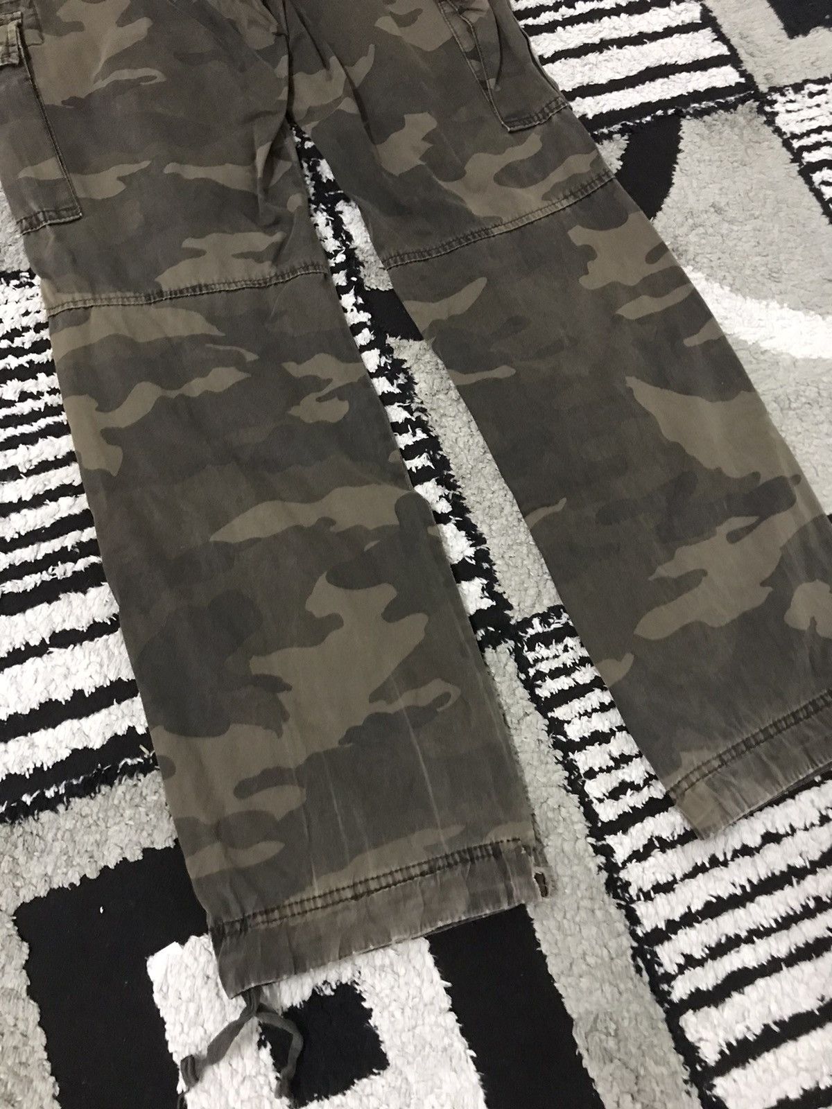 Japanese Brand Vintage Uniqlo Camo Army Green Straight Cut Cargo Pants Size US 31 - 9 Thumbnail