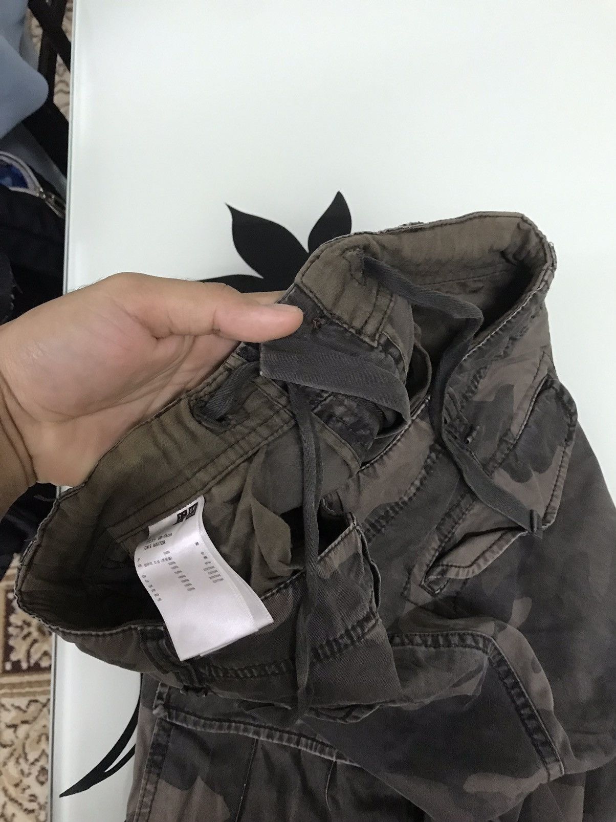 Japanese Brand Vintage Uniqlo Camo Army Green Straight Cut Cargo Pants Size US 31 - 14 Thumbnail