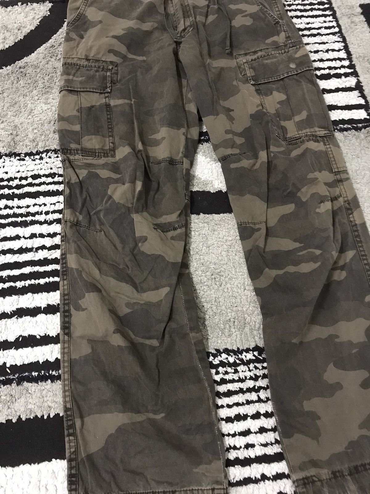 Japanese Brand Vintage Uniqlo Camo Army Green Straight Cut Cargo Pants Size US 31 - 5 Thumbnail