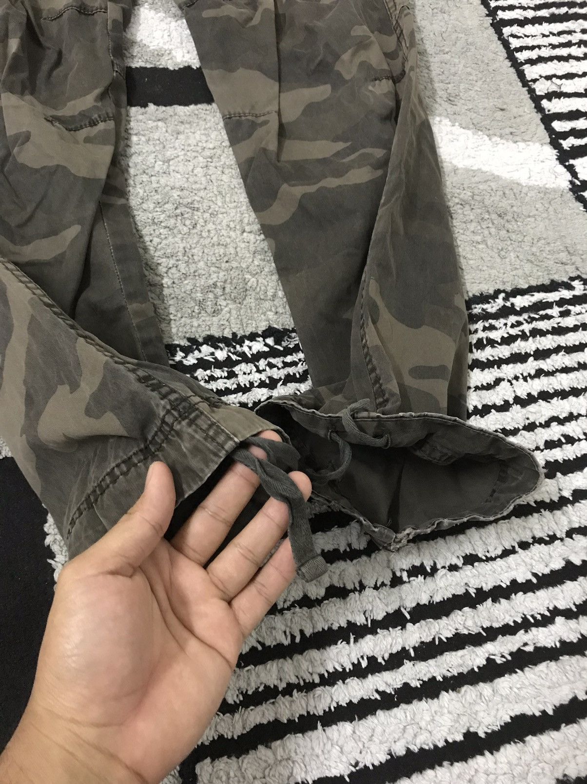 Japanese Brand Vintage Uniqlo Camo Army Green Straight Cut Cargo Pants Size US 31 - 6 Thumbnail